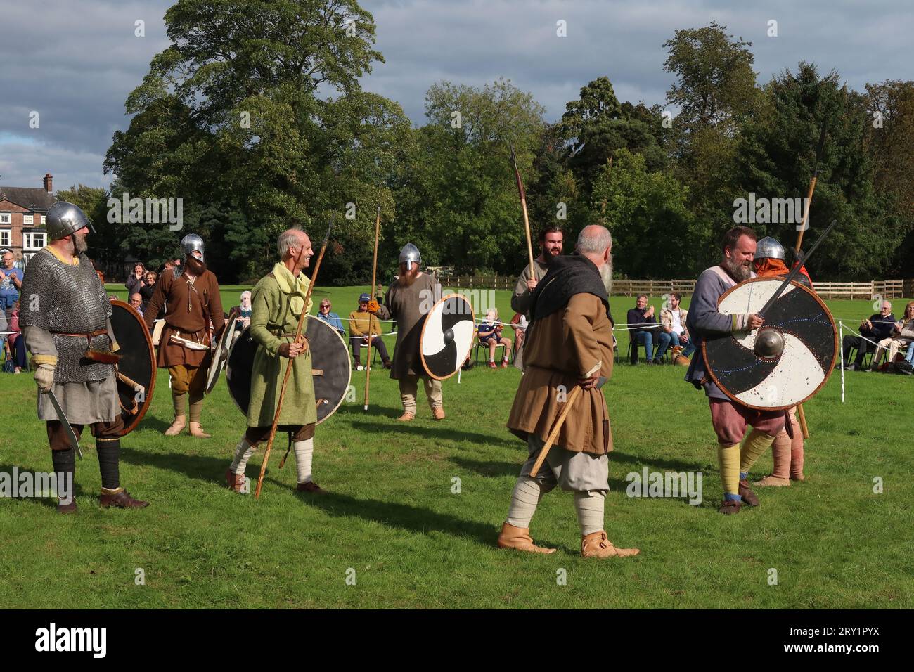 Wirhalh Skip Felagr Vikings al Thelwall 1100 Years Festival 9-24 settembre 2023 History & Heritage Day, Warrington, Cheshire, Inghilterra, WA4 2SU Foto Stock