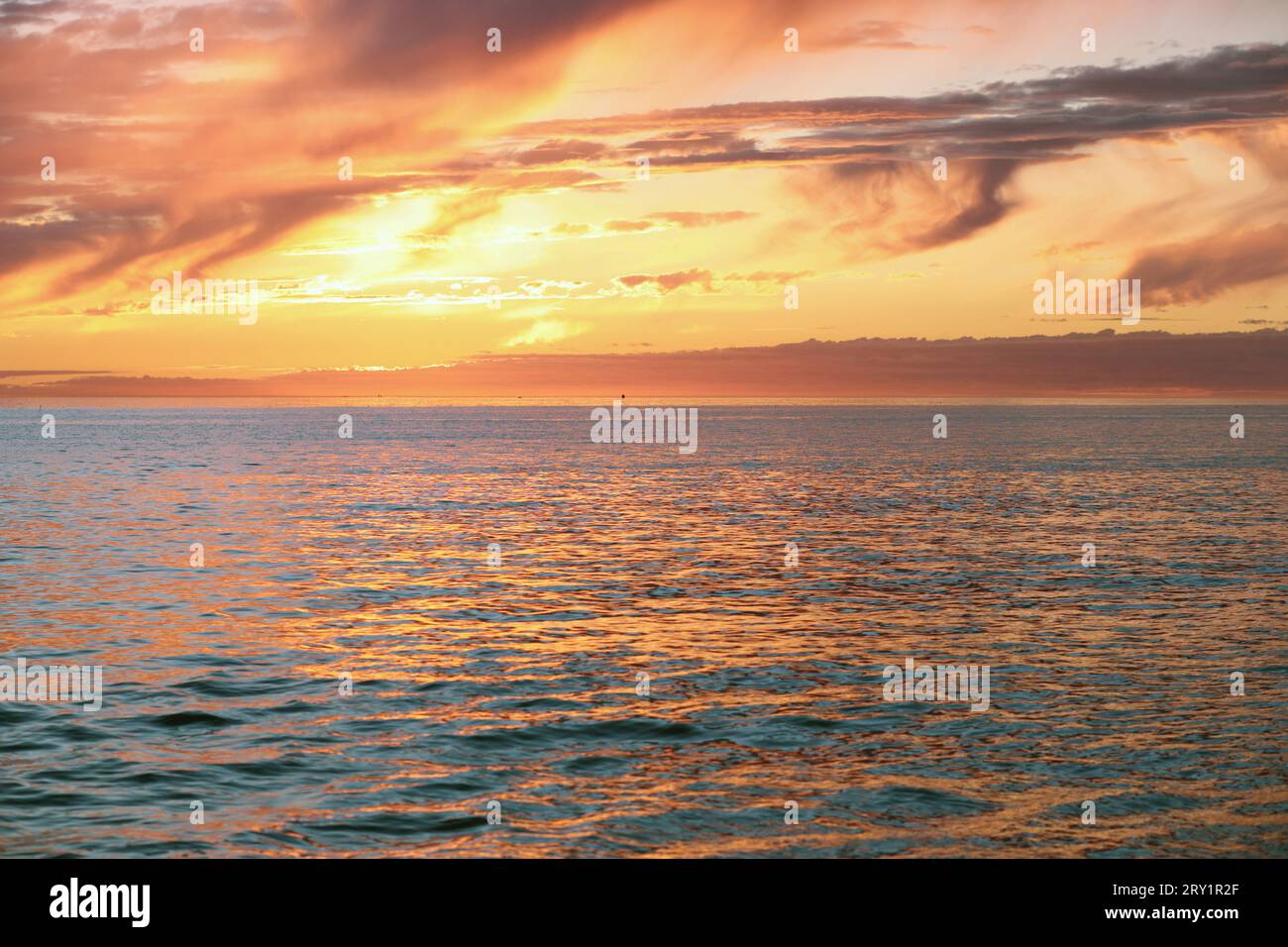 Francia, Bourgneuf Bay, Pornic, 44, tramonto alla Fontaine aux Bretons Foto Stock