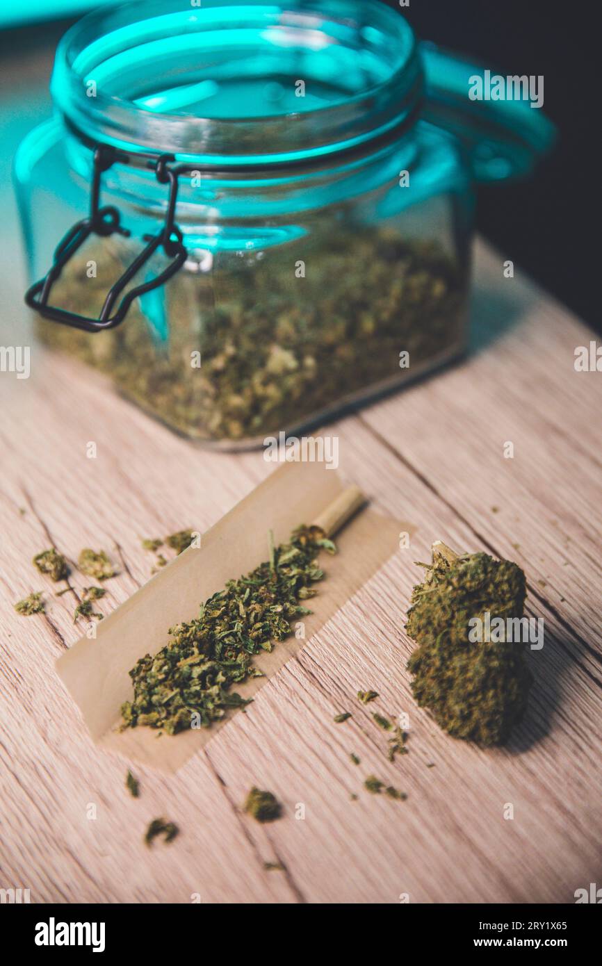 Sigaretta di canapa. CBD Foto Stock