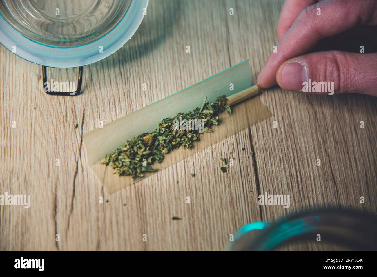 Sigaretta di canapa. CBD Foto Stock