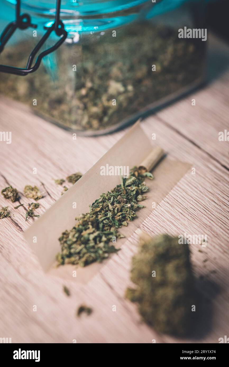 Sigaretta di canapa. CBD Foto Stock