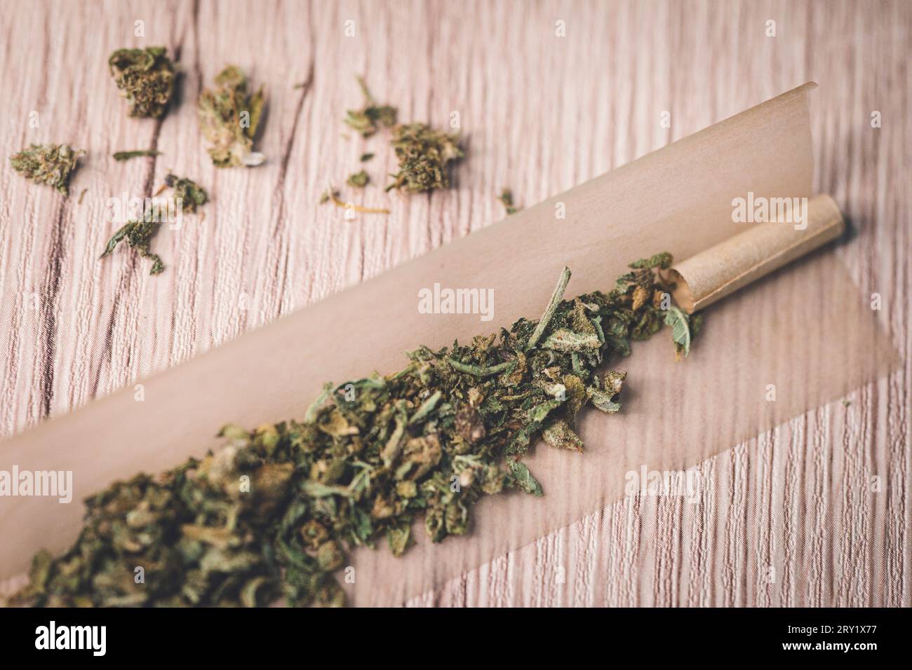 Sigaretta di canapa. CBD Foto Stock