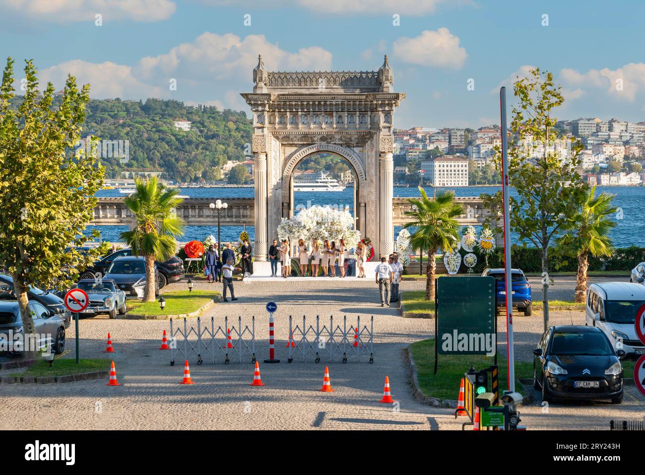 Istanbul, Turchia - 16 settembre 2023: Un popolare indirizzo per eventi a Istanbul: Palazzo Ciragan Foto Stock