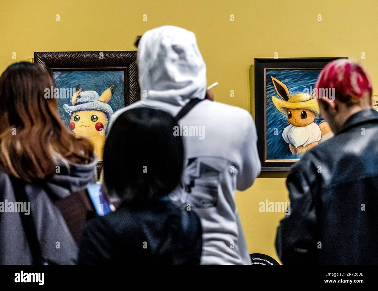 AMSTERDAM - dipinti nel Museo Van Gogh di artisti ispirati ai Pokémon. Alcune delle opere più note di Vincent van Gogh hanno ispirato i sei dipinti che gli artisti hanno creato di Pokémon. ANP REMKO DE WAAL netherlands Out - belgium Out Foto Stock