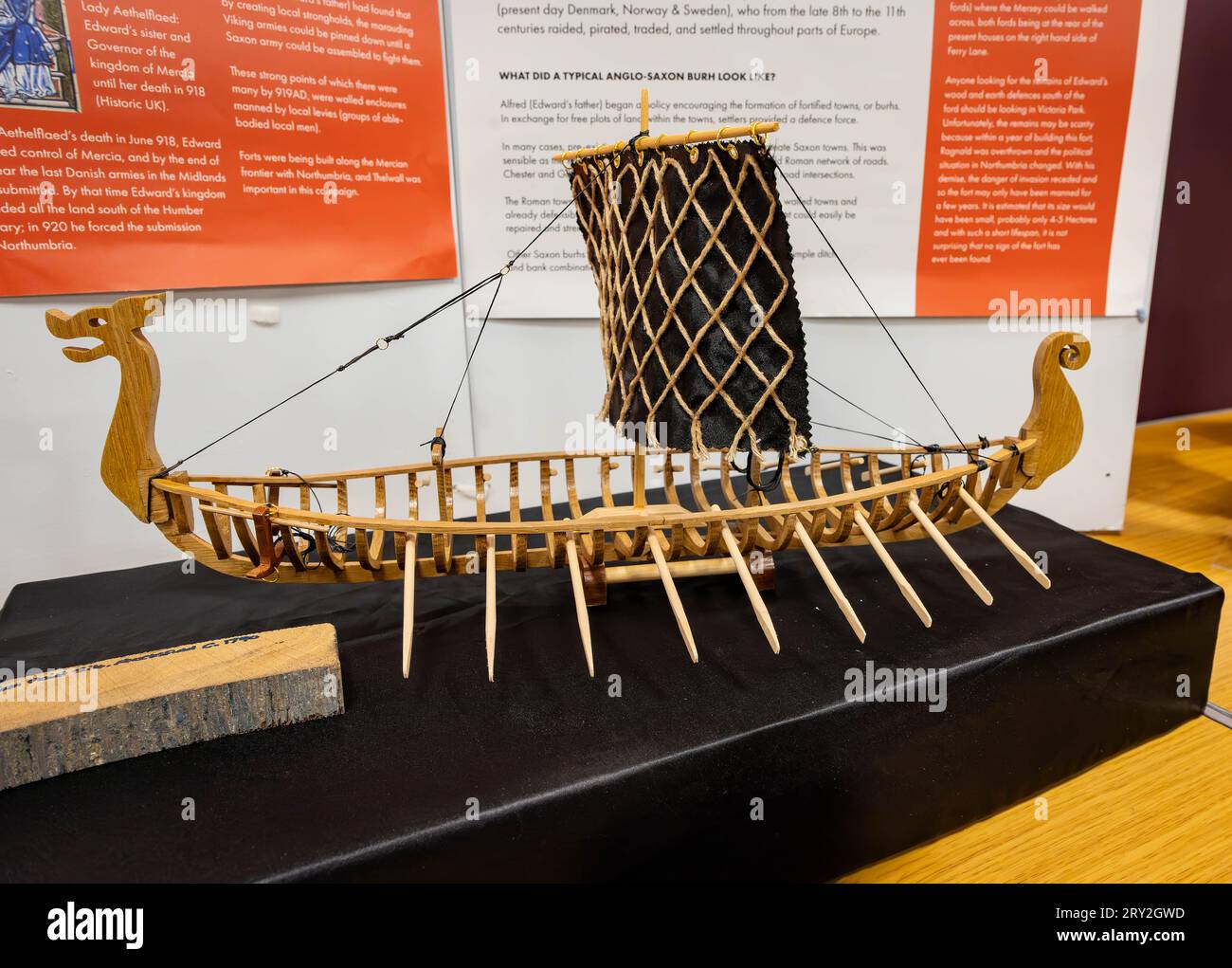 Mentre Thelwall celebra i 1100 anni dell'antica "cit" di Thelwall, una famiglia locale ha fatto uno scheletro di una nave vichinga Foto Stock