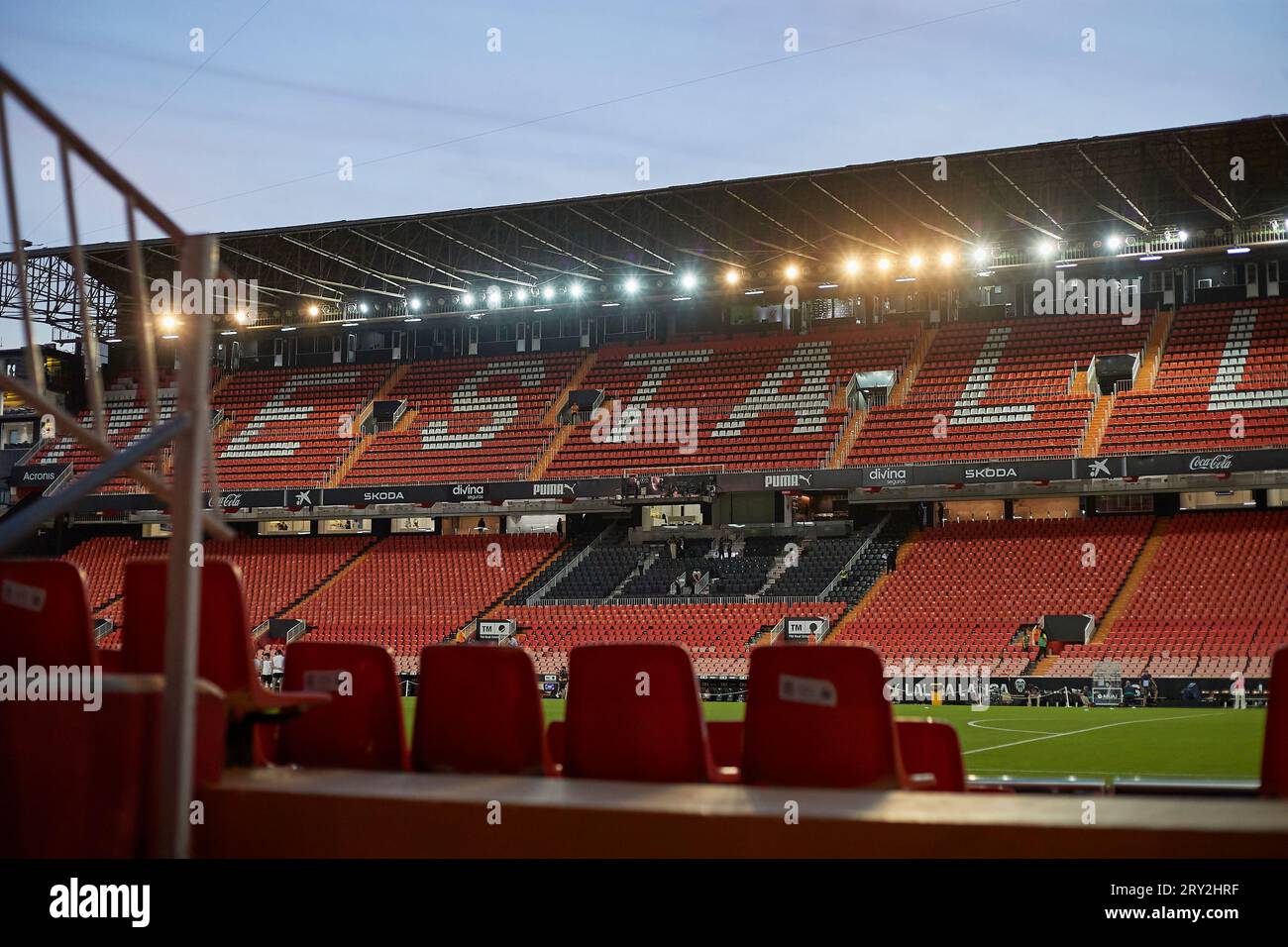 Valencia, Spagna. 27 settembre 2023. Vista dello stadio Mestalla durante la partita di la Liga tra il Valencia CF e la Real Sociedad giocata al Mestalla Stadium il 27 settembre a Valencia in Spagna. (Foto di Jose Torres/PRESSINPHOTO) crediti: PRESSINPHOTO SPORTS AGENCY/Alamy Live News Foto Stock