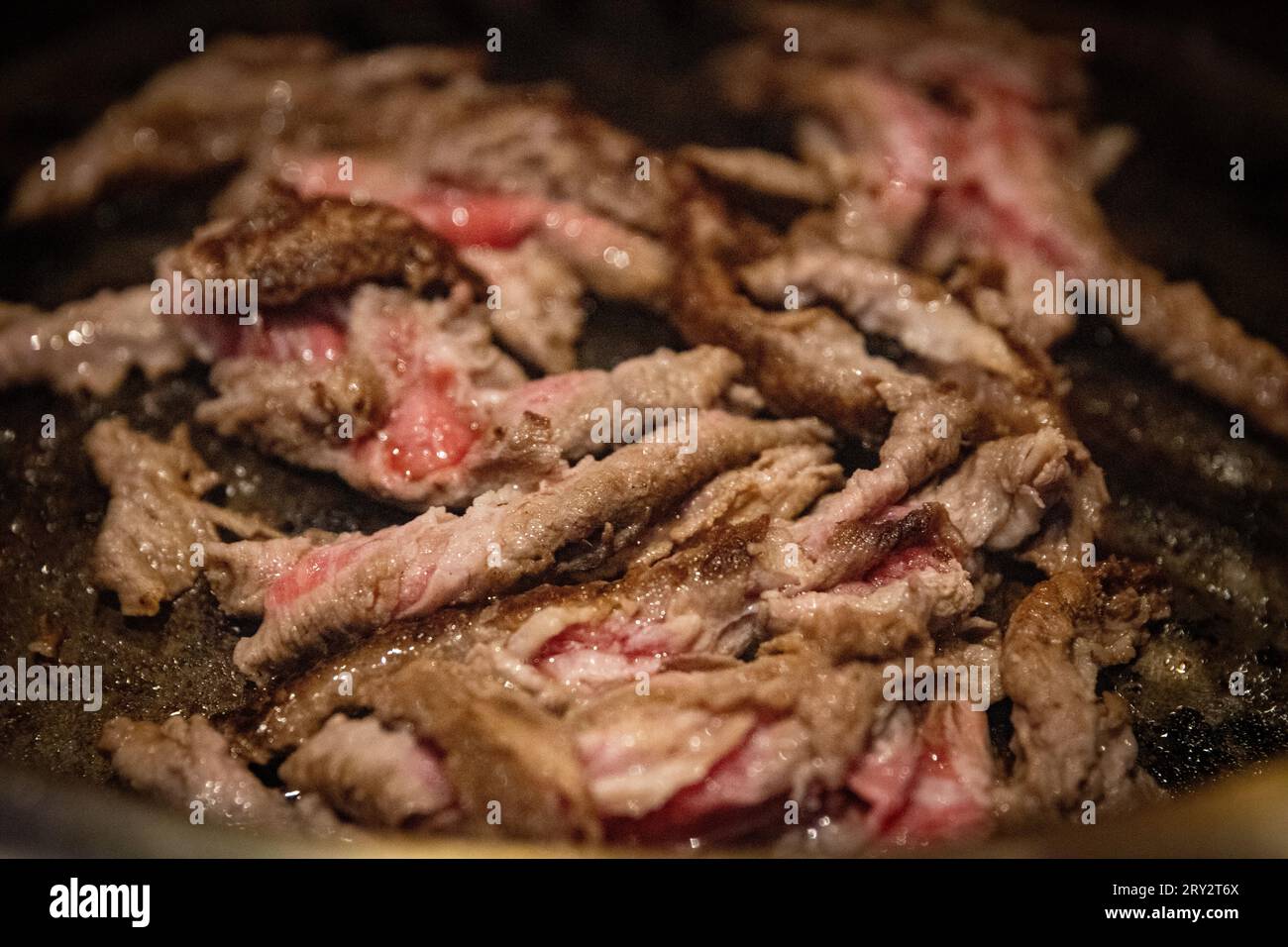 Brisket alla griglia in un ristorante giapponese Foto Stock