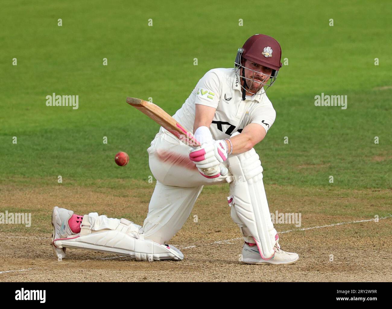 Surrey's Rory Burns in battuta durante il terzo giorno della partita del campionato LV= Insurance County all'Ageas Bowl di Southampton. Data foto: Giovedì 28 settembre 2023. Foto Stock