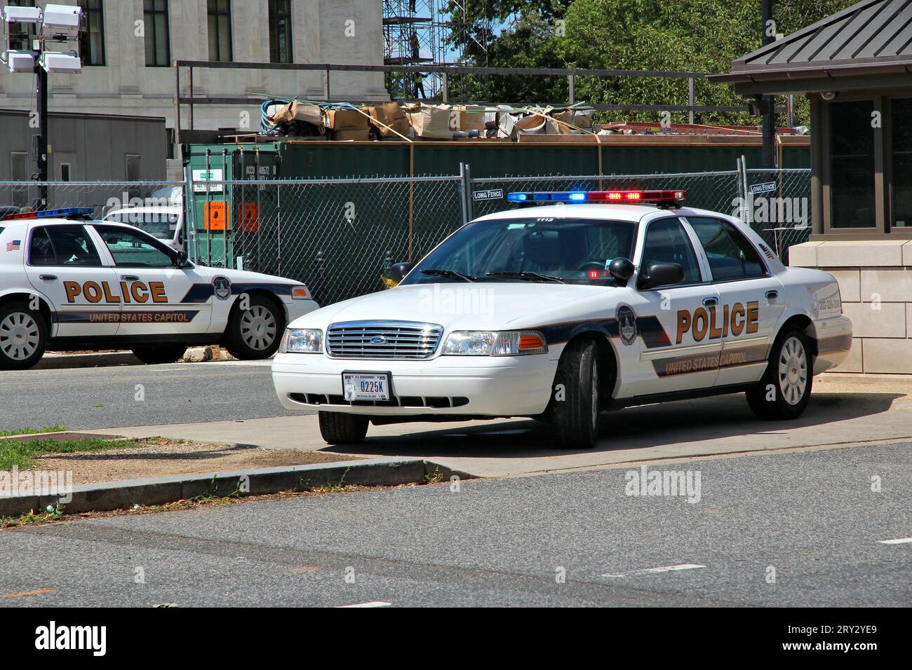 WASHINGTON, USA - 14 GIUGNO 2013: Auto di pattuglia della polizia del Campidoglio degli Stati Uniti parcheggiata con luci di segnalazione a Washington DC. Foto Stock