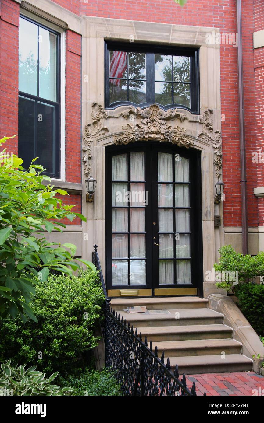 Architettura residenziale di Commonwealth Avenue nel quartiere di Back Bay East, Boston. Foto Stock