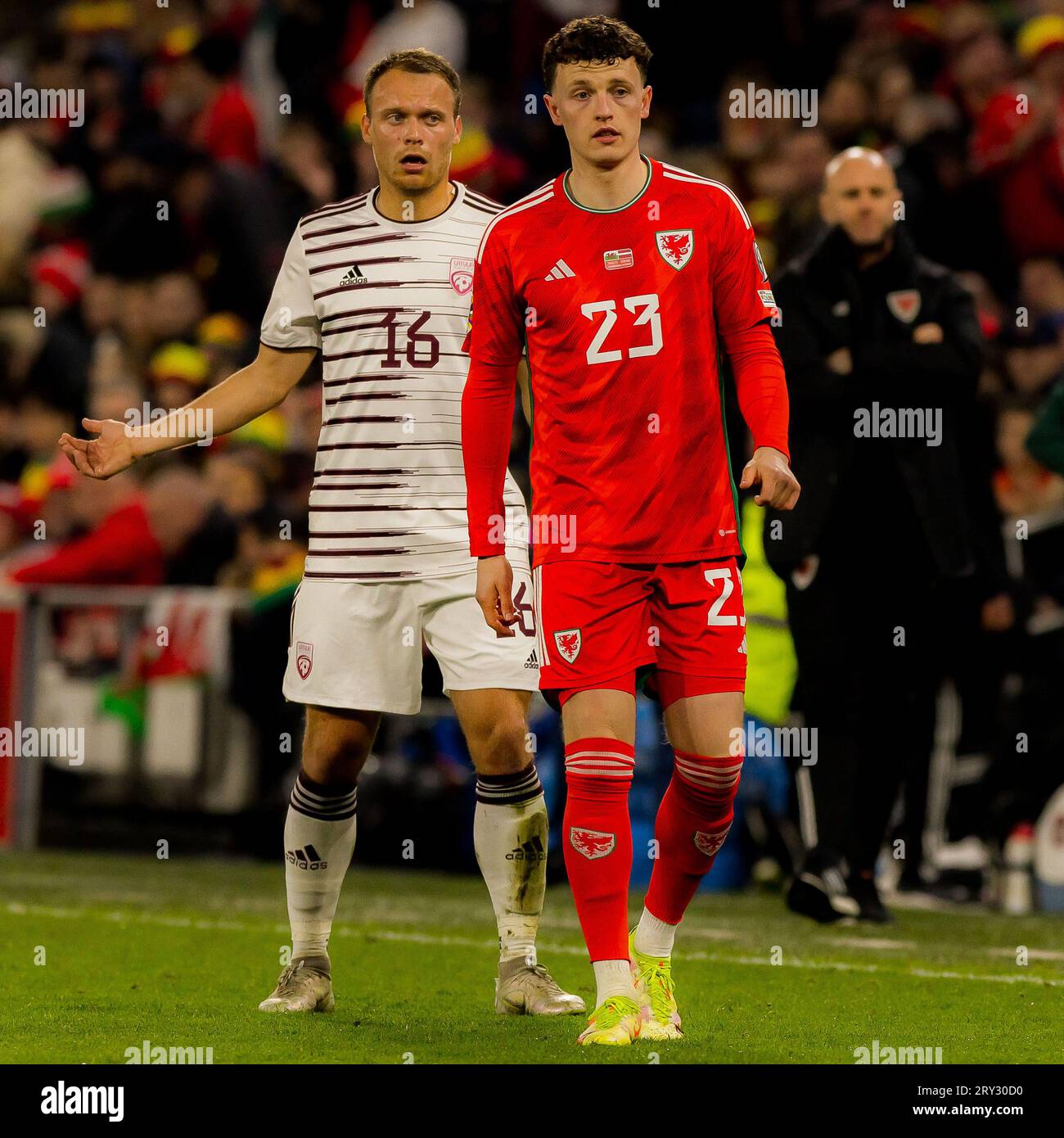 Cardiff, Galles - 28 marzo 2023: Nathan Broadhead del Galles durante il girone D di qualificazione al Campionato europeo di calcio Galles contro Lettonia a Cardiff C. Foto Stock