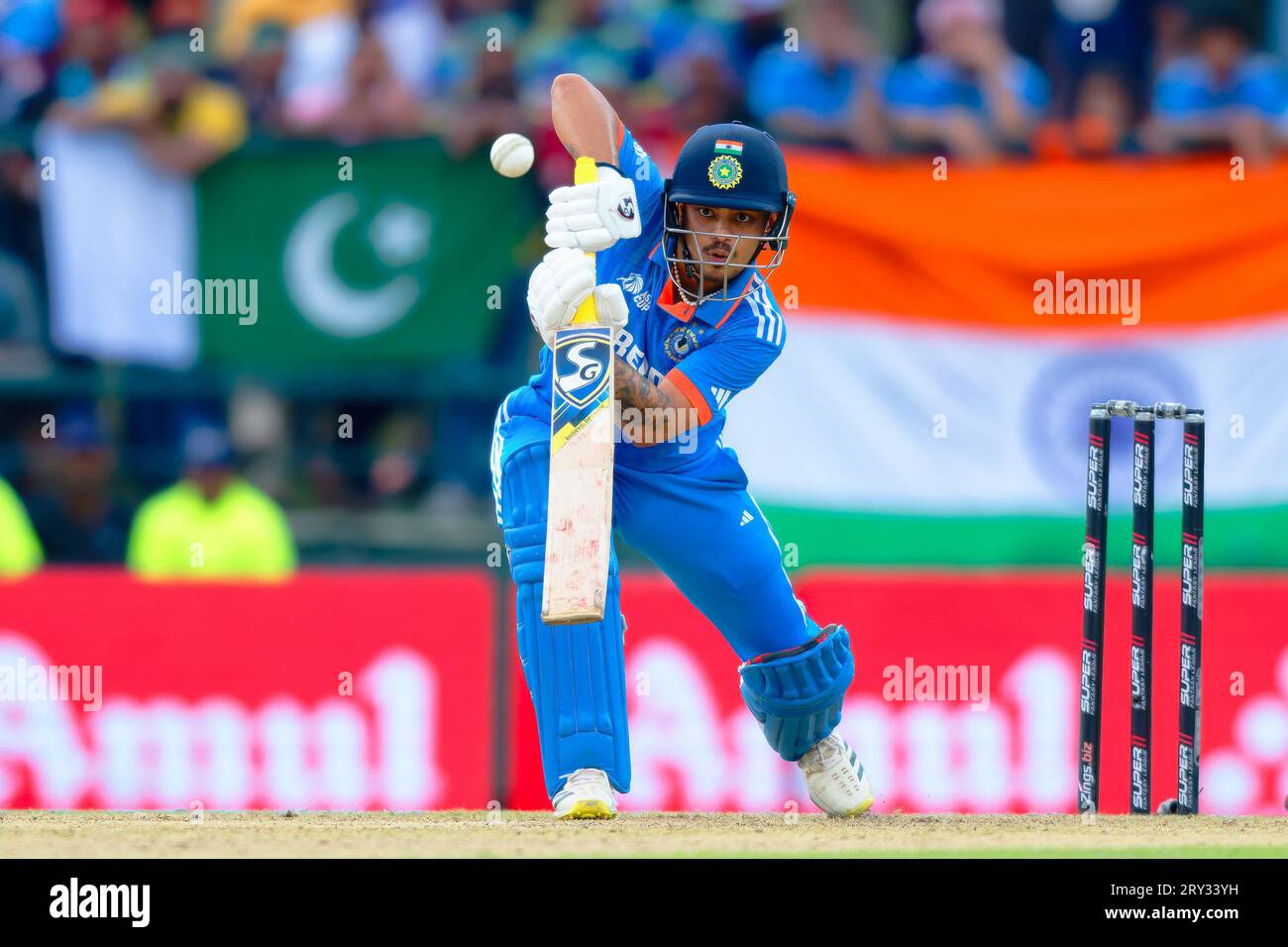 L'indiano Ishan Kishan gioca una partita di cricket durante la partita internazionale di un giorno (ODI) dell'Asia Cup 2023 tra India e Pakistan Foto Stock