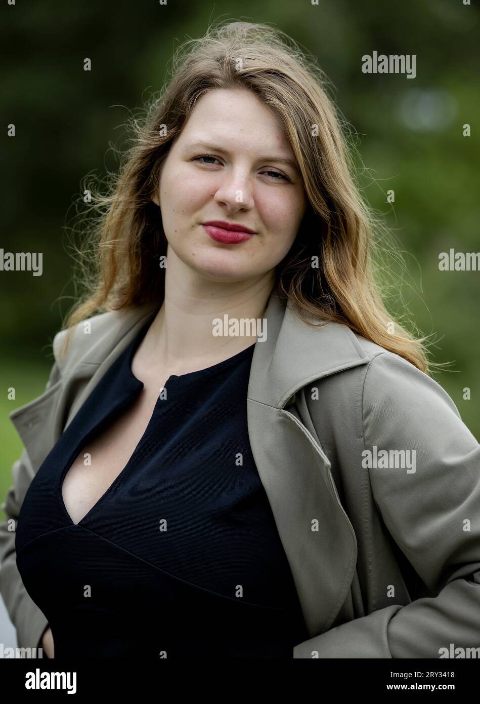 AMSTERDAM - ritratti della scrittrice mette Maria van Dijk. La scrittrice di 23 anni fu bombardata da feroci reazioni su un presunto passo stereotipato sul Bijlmer nel suo nuovo libro Mimosa. ANP ROBIN VAN LONKHUIJSEN paesi bassi Out - belgio Out Foto Stock