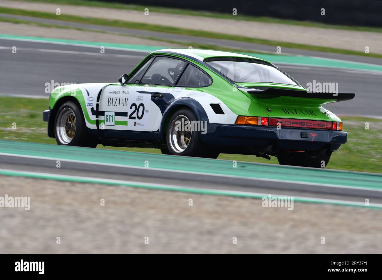 Scarperia, 2 aprile 2023: Porsche 911 Carrera RSR 3,0 dell'anno 1974 in azione durante il Mugello Classic 2023 sul circuito del Mugello in Italia. Foto Stock