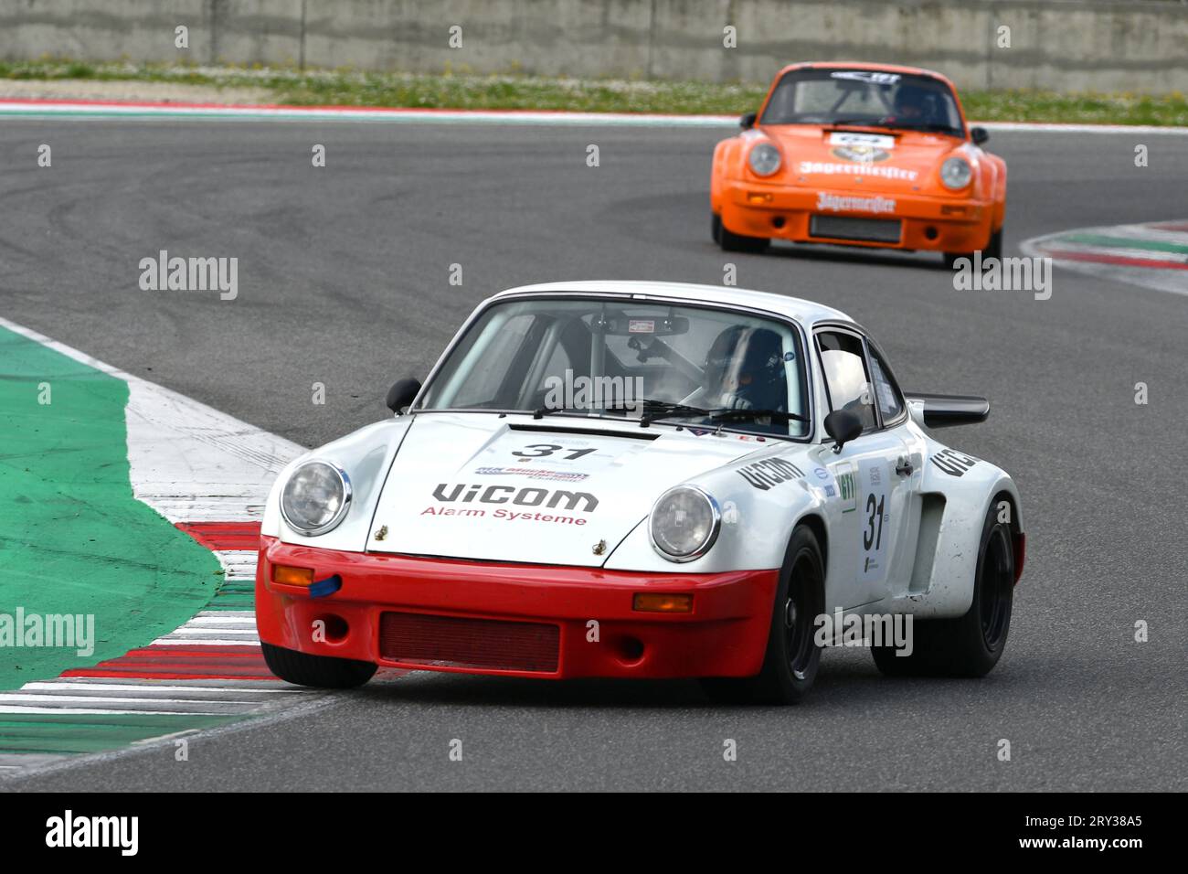 Scarperia, 2 aprile 2023: Porsche 911 Carrera RSR 3,0 dell'anno 1974 in azione durante il Mugello Classic 2023 sul circuito del Mugello in Italia. Foto Stock