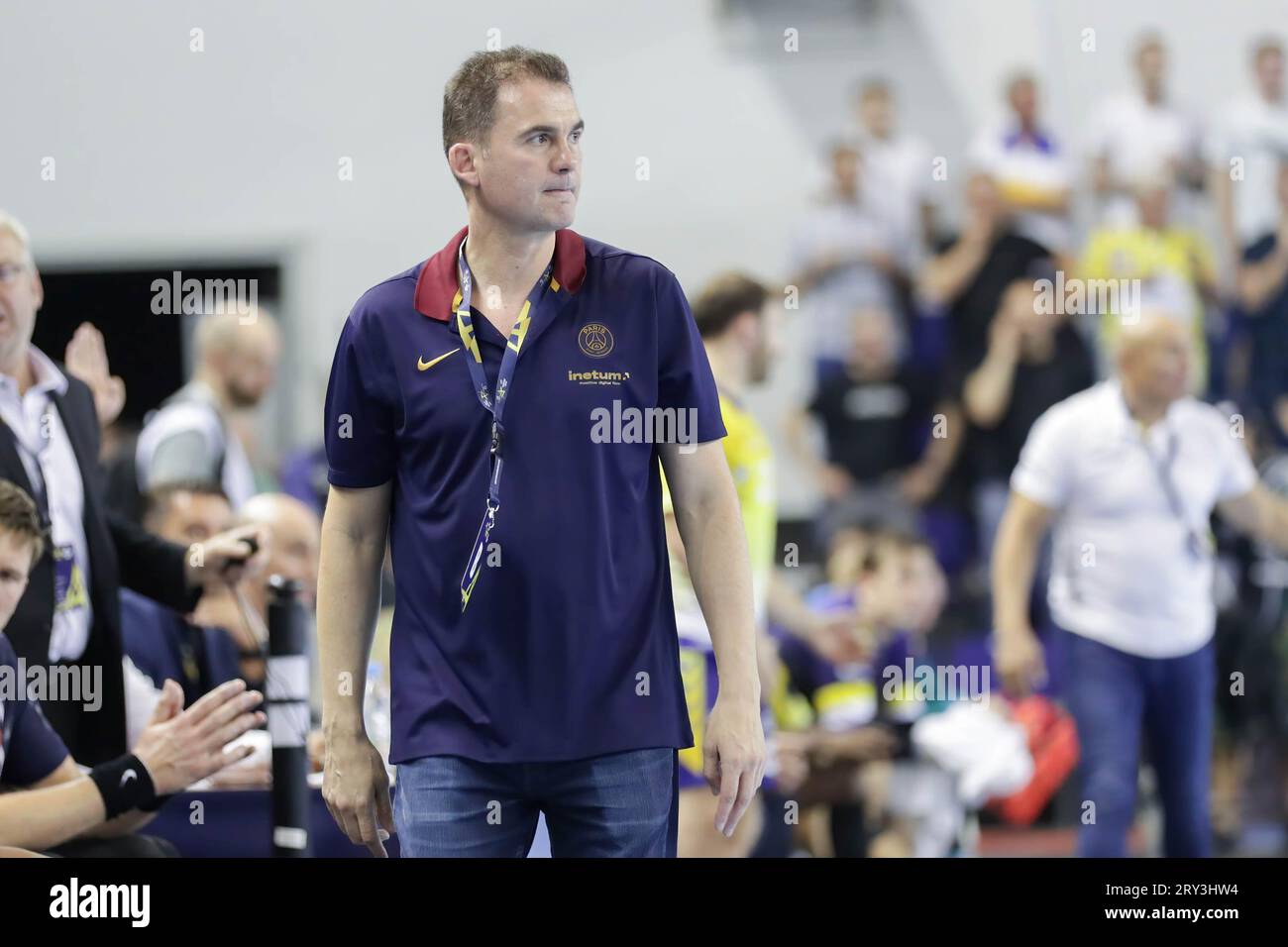 Allenatore Raul Gonzalez Gutierrez del Paris Saint-Germaint visto in azione durante la partita di Champions League tra industria Kielce e Paris Saint-Germain Handball all'Hala Legionów di Kielce. Punteggi finali; industria Kielce 29: 30 Paris Saint-Germaint. Foto Stock