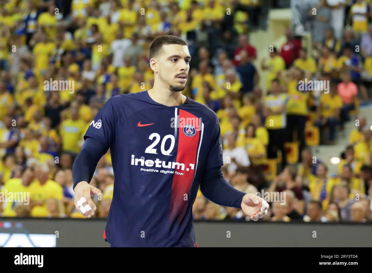 Kielce, Polonia. 27 settembre 2023. Mathieu Grebille di Paris Saint-Germain Handball visto in azione durante la partita di EHF Champions League tra industria Kielce e Paris Saint-Germain Handball all'Hala Legionów di Kielce. Punteggi finali; industria Kielce 29: 30 Paris Saint-Germaint. (Foto di Grzegorz Wajda/SOPA Images/Sipa USA) credito: SIPA USA/Alamy Live News Foto Stock