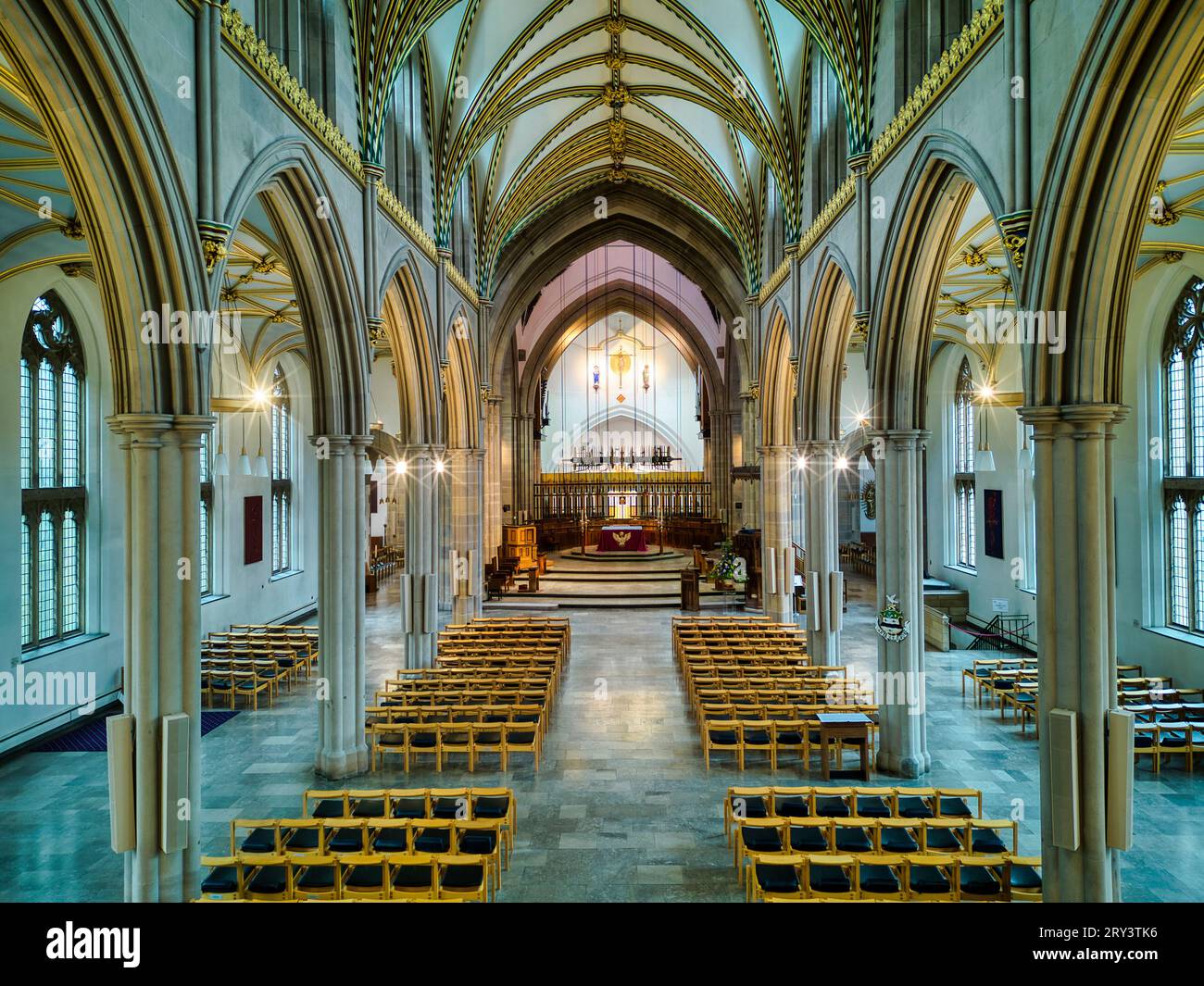 Blackburn Cathedral nave - Anglican Cathedral situato nel cuore del centro di Blackburn nel Lancashire, Inghilterra Foto Stock