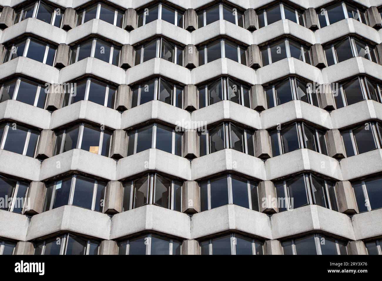 Esterno in stile brutalista dell'Imperial Hotel, Bloomsbury, Londra, Inghilterra Foto Stock