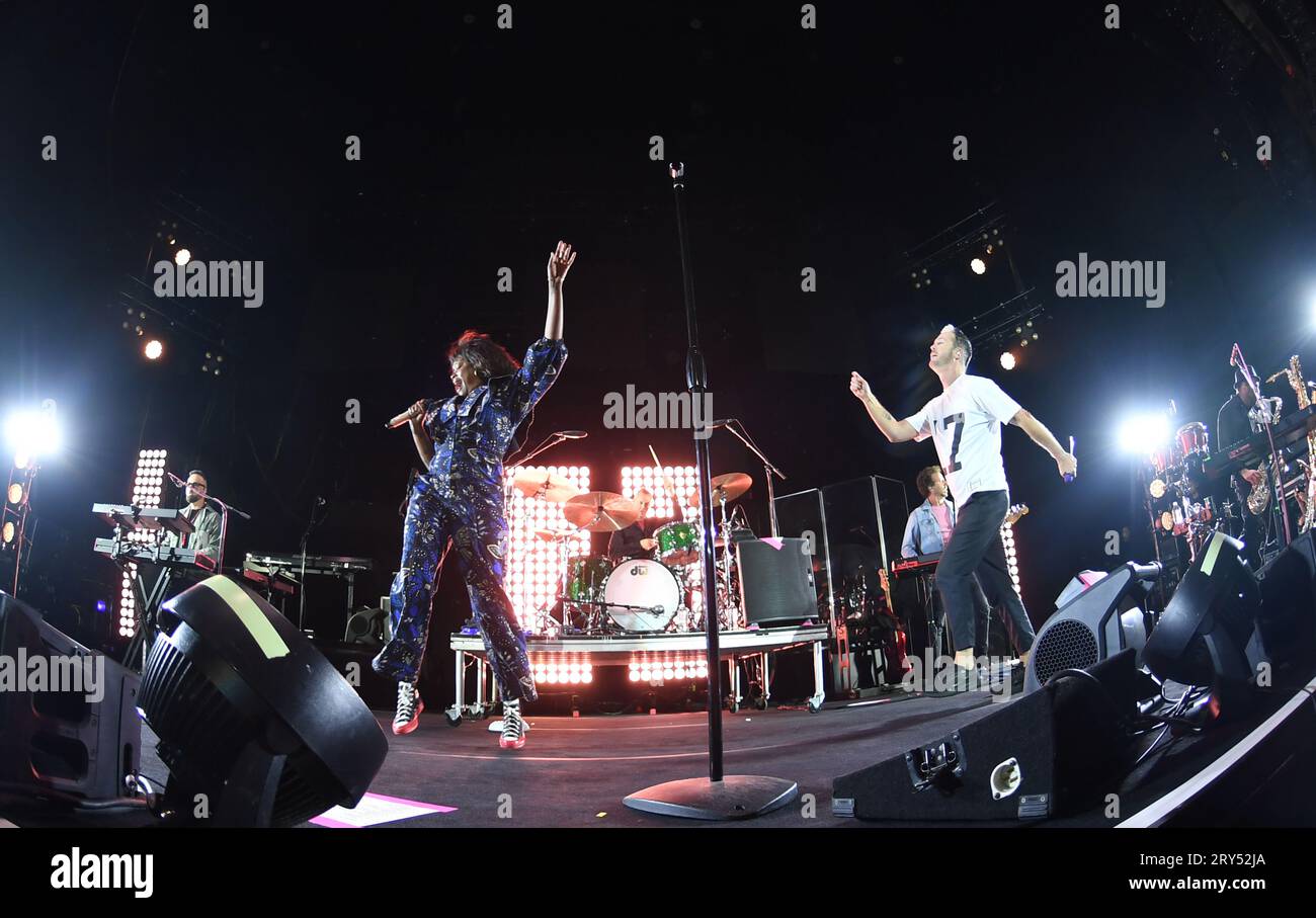 27 settembre 2023, Portsmouth, Virginia, USA: FITZ AND THE TANTRUMS arriva all'Atlantic Union Bank Pavilion di Portsmouth, Virginia, il 27 agosto 2023..Photo Â© Jeff Moore 2022 (Credit Image: © Jeff Moore/ZUMA Press Wire) SOLO PER USO EDITORIALE! Non per USO commerciale! Foto Stock