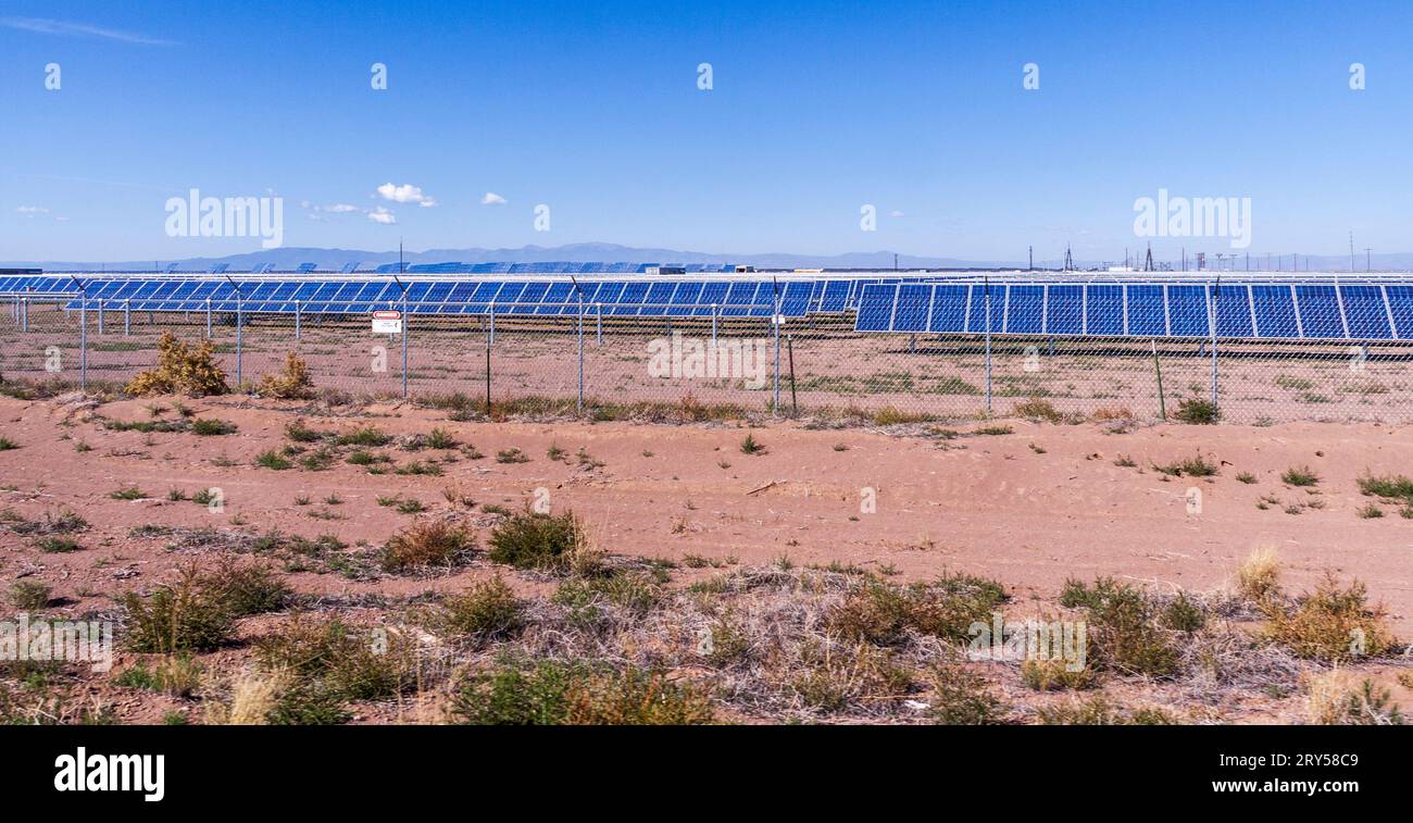 Solar Energy Farm vicino ad Alamosa, Colorado. Foto Stock