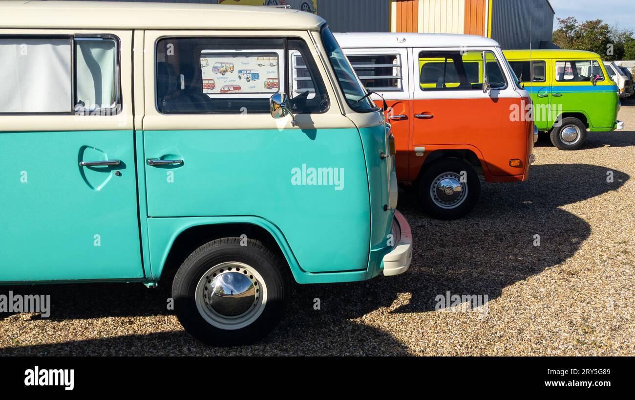 Bordeaux , Francia - 09 28 2023 : Volkswagen Three Transporter Ancient Combi westfalia Minibus vw Type 2 bulli microbus pârked outdoor Foto Stock