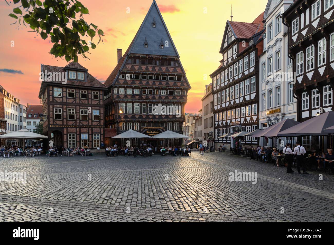Edifici storici sulla piazza del mercato di Hildesheim Foto Stock