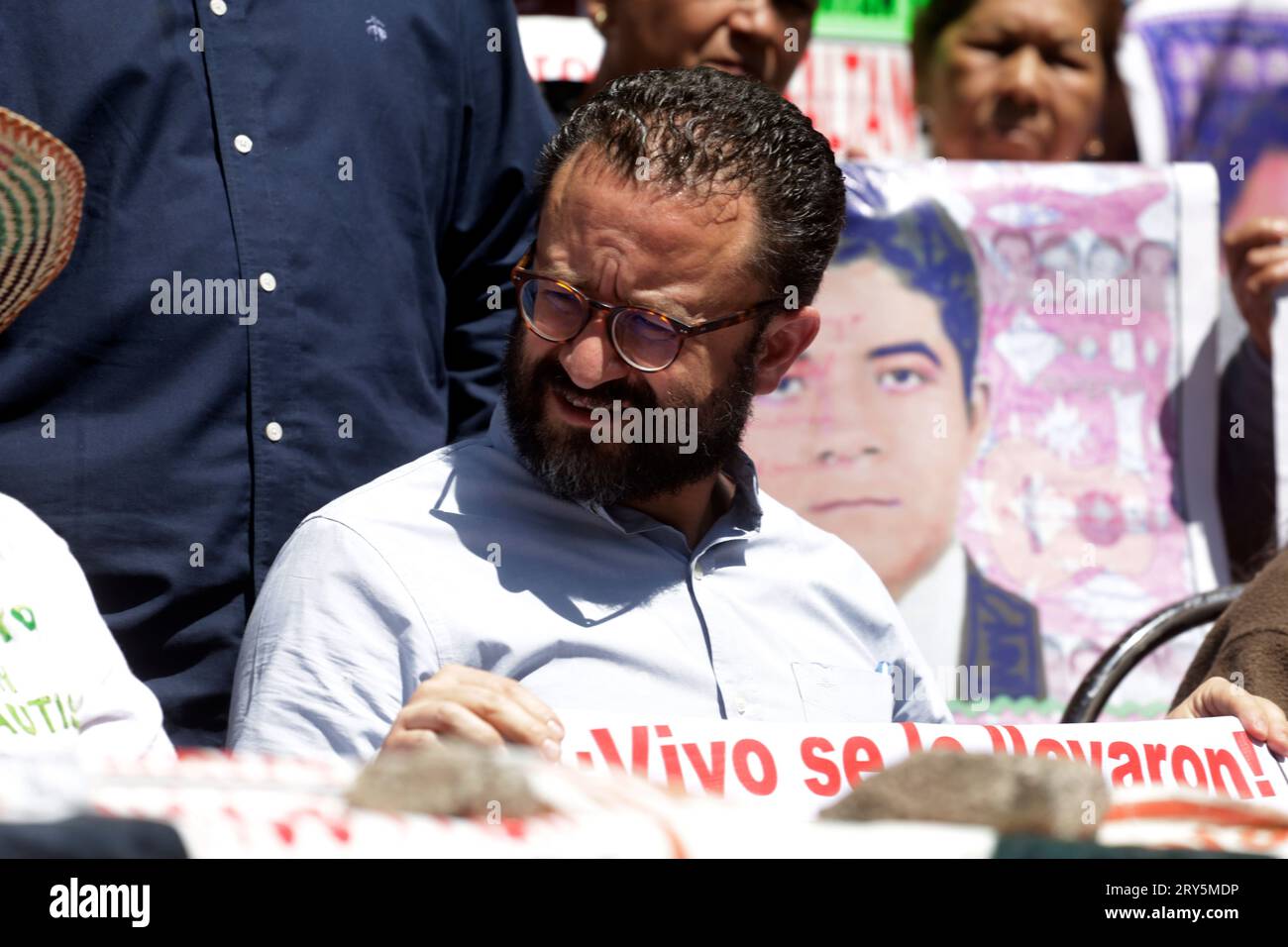 Naucalpan, Messico. 28 settembre 2023. 28 settembre 2023, Naucalpan, Stato del Messico, Messico: Santiago Aguirre, direttore del Miguel Agustin Pro Center for Human Rights alla conferenza stampa per il caso Ayotzinapa fuori dal campo militare 1 nel comune di Naucalpan, Stato del Messico. Il 28 settembre 2023 a Naucalpan, Stato del Messico, Messico (foto di Luis Barron/Eyepix Group). Crediti: Eyepix Group/Alamy Live News Foto Stock