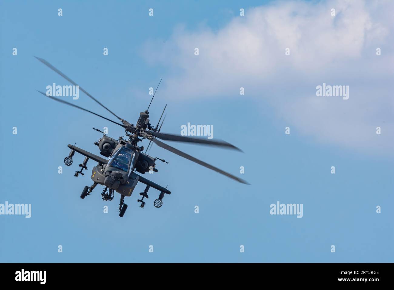 AH-64 Apache dell'esercito americano che si esibisce a BIAS 2023 Foto Stock