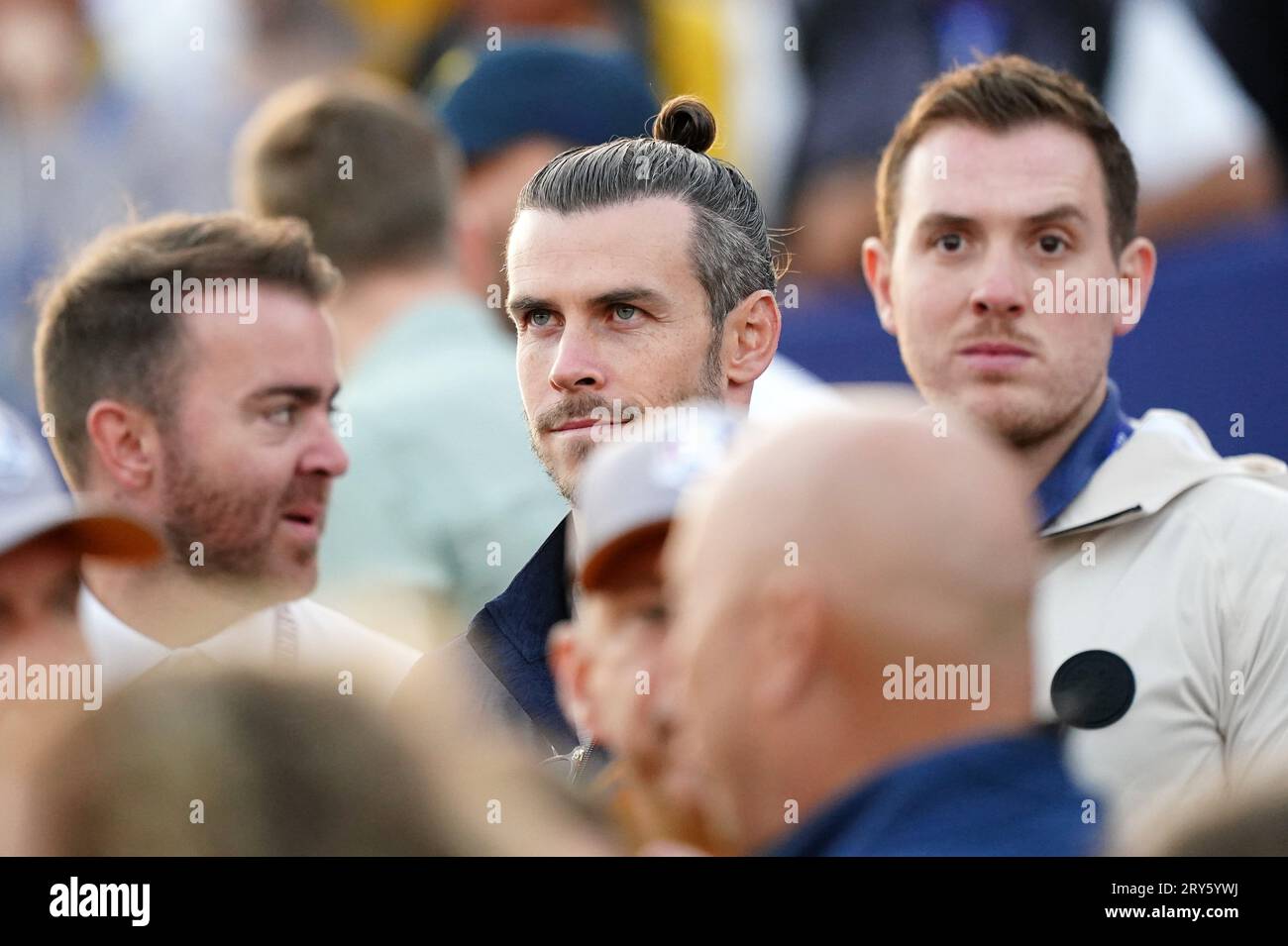 Gareth Bale tra la folla durante il Foursomes il primo giorno della 44a Ryder Cup presso il Marco Simone Golf and Country Club di Roma. Data immagine: Venerdì 29 settembre 2023. Foto Stock