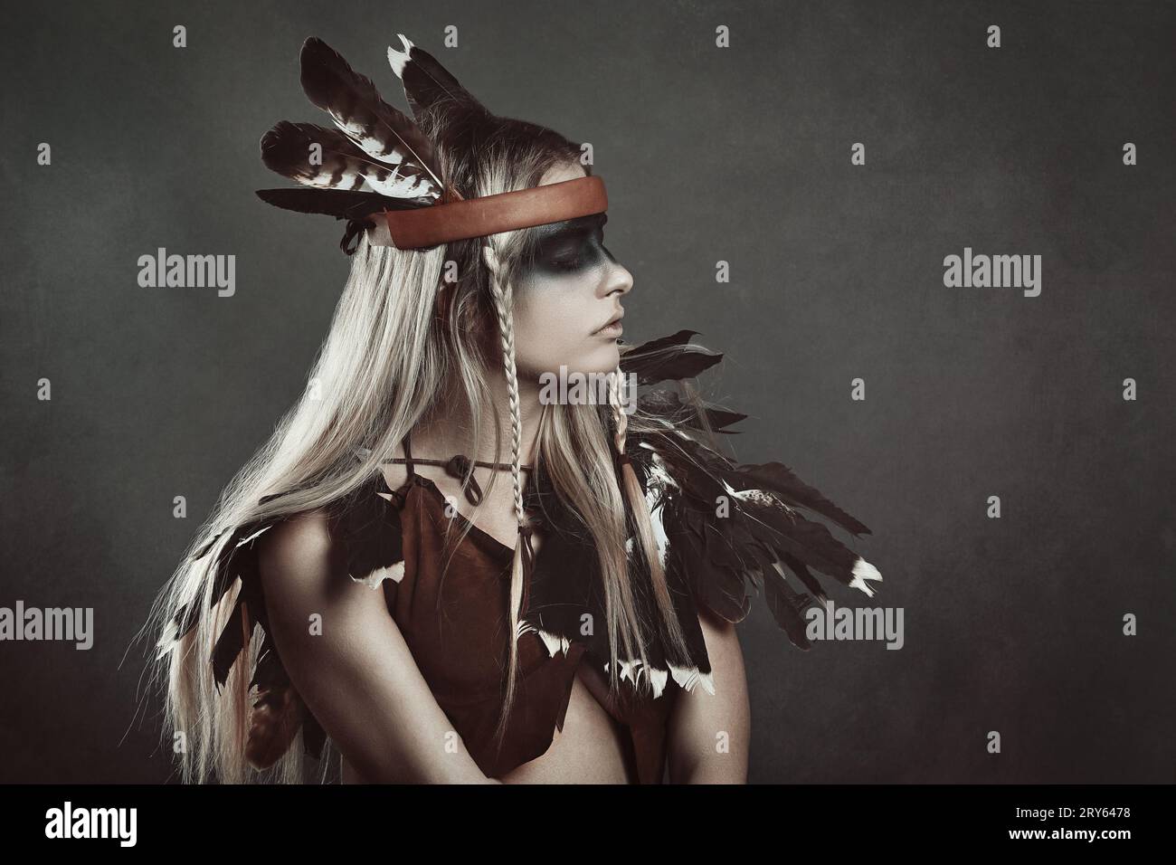 Ritratto di profilo di sciamano femminile Foto Stock