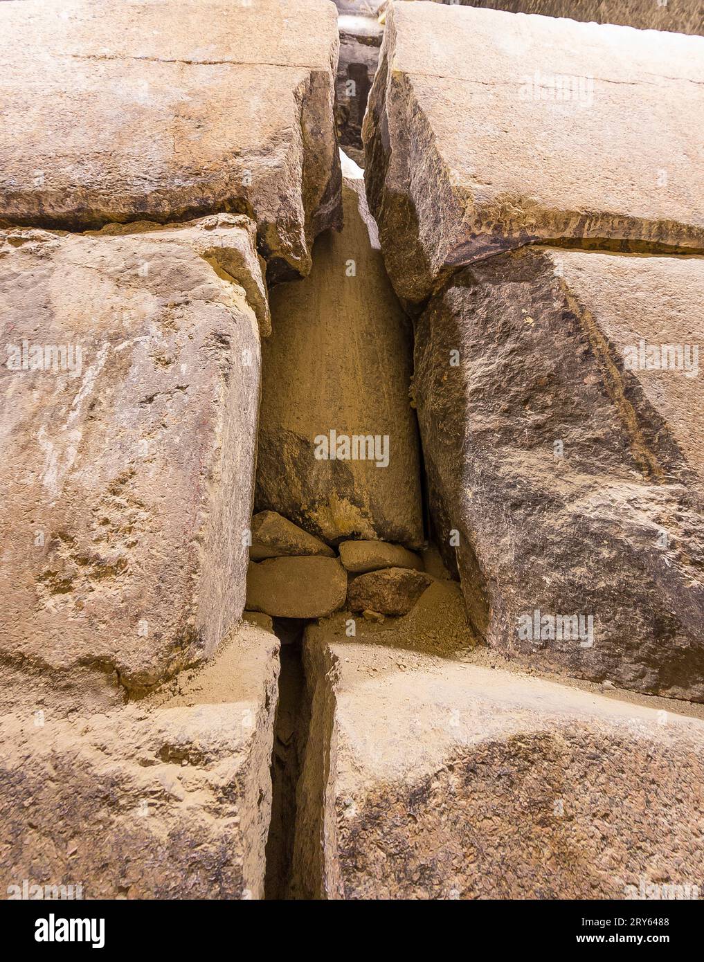 Egitto, Saqqara, piramide di Djoser, Tomba del Nord, lo stopper: Una grande pietra che chiude la volta. Foto Stock