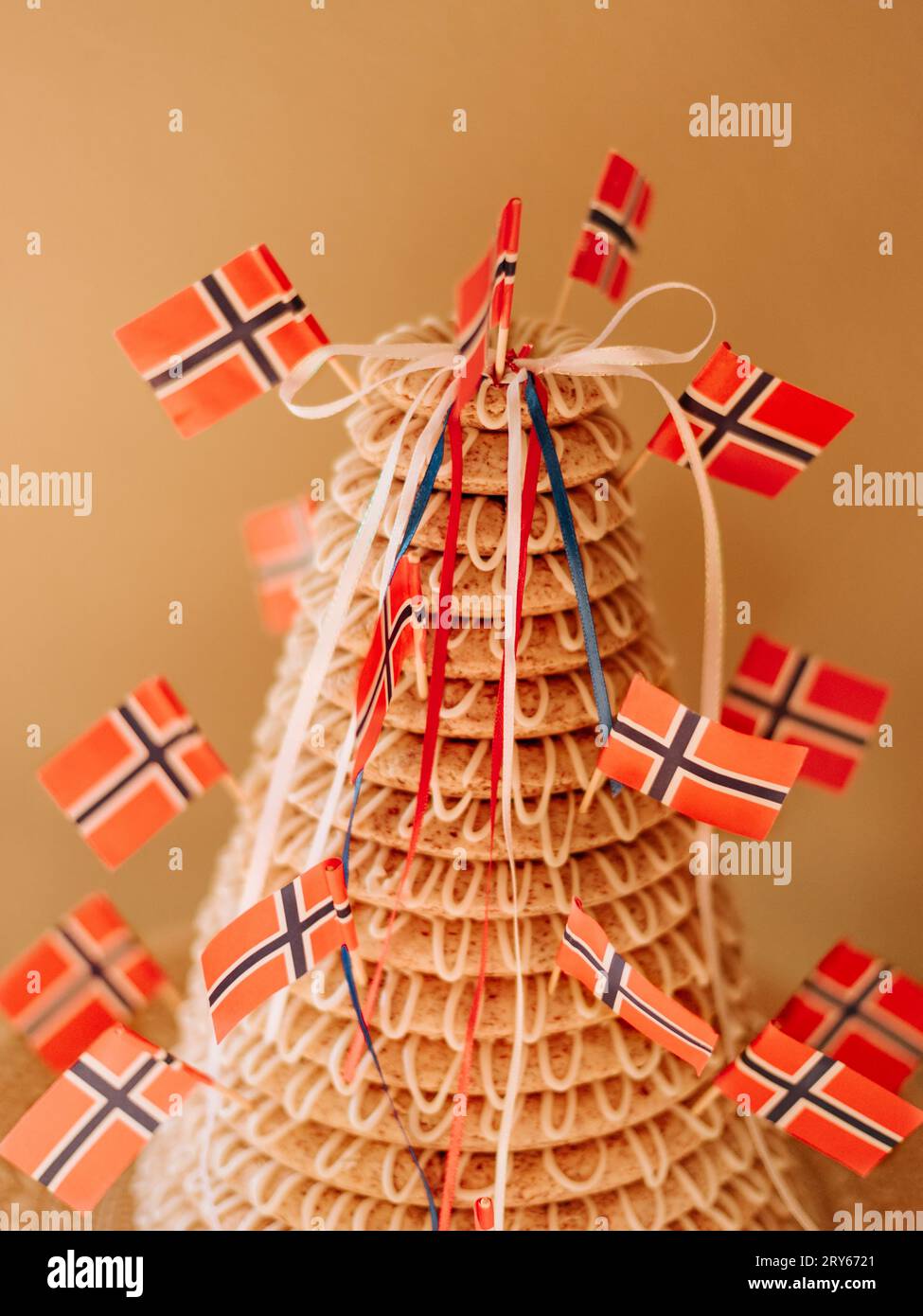 Tradizionale torta nuziale norvegese, Kransekake Foto Stock