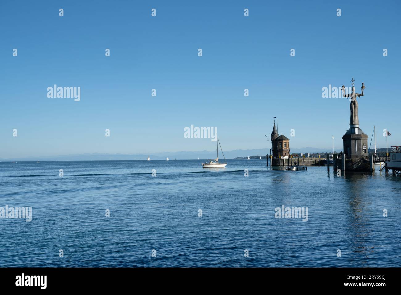 Ingresso al porto di Costanza con faro e statua di Imperia, lago di Costanza (Bodensee). Baden-Wuerttemberg, Germania, Europa Foto Stock