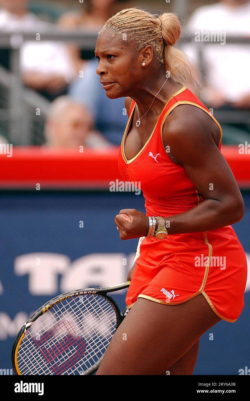 Bildnummer: 00541405 Datum: 12.05.2002 Copyright: imago/Garcia Serena Williams (USA) ballt entschlossen die Faust; finale, Endspiel, Vdig, hoch, Close, Jubel, jubeln, Entschlossenheit, Gestik, Eurocard Ladies German Open 2002, WTA-Tour, Sand, Sandplatz, Sandplatztennis, Sandplatzturnier, Berlin Hundekehle Tennis Damen Einzel Deutschland Einzelbild Optimistisch Aktion Personen Foto Stock