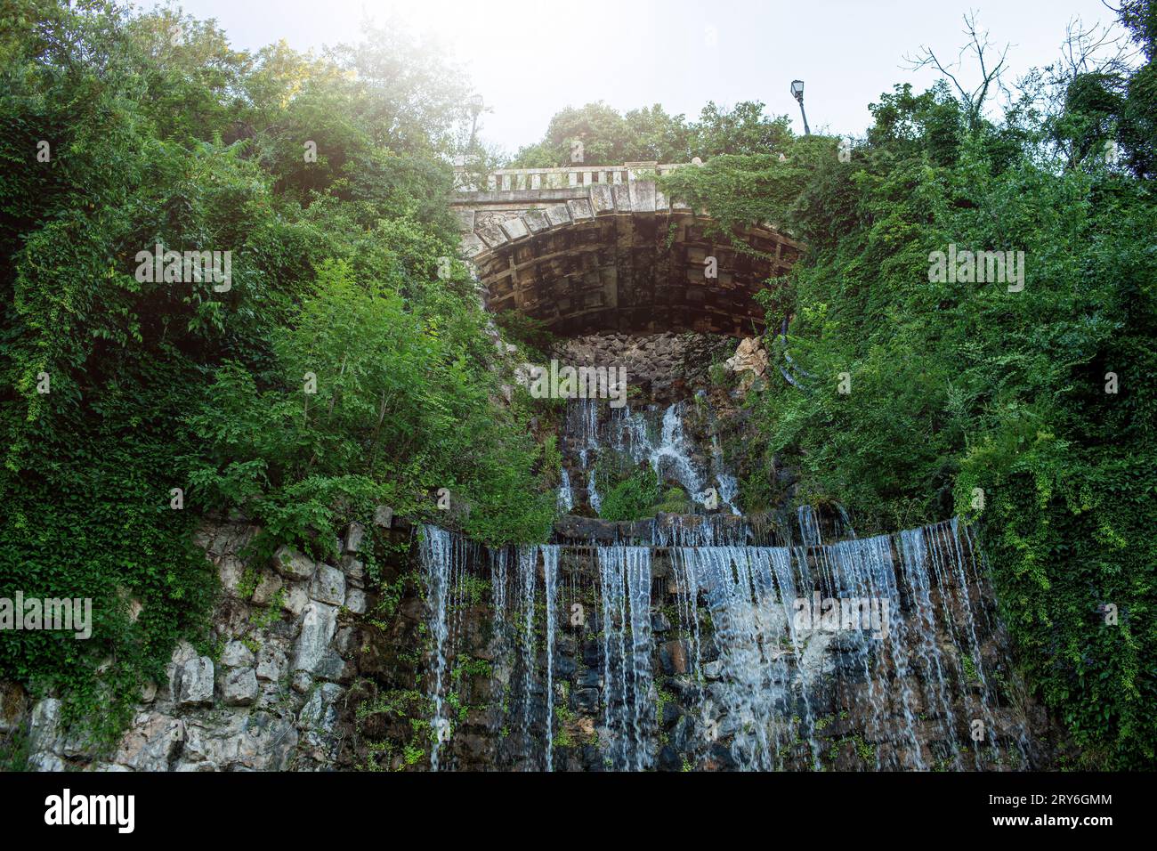 Cascata sulla collina di Saint Gellert, Budapest. Foto di alta qualità Foto Stock