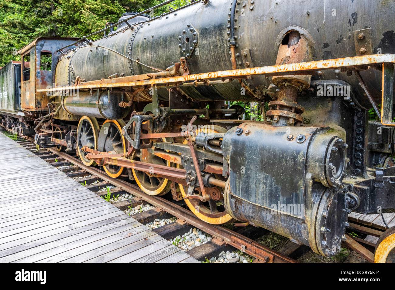 White Pass e Yukon Route locomotive 195 è uno degli 11 motori Baldwin 2-8-2 del Dipartimento della Guerra consegnati alla ferrovia nel 1943. Skagway Museum, Alaska. Foto Stock