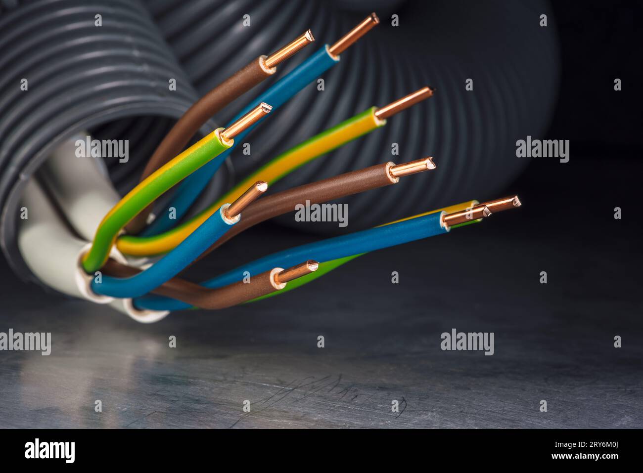 Cavi di alimentazione elettrica in rame utilizzati negli impianti elettrici Foto Stock