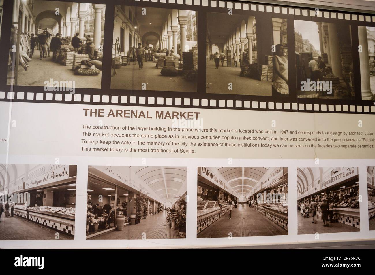 Siviglia, Spagna, dettaglio, poster pubblicitario mostra di storia all'interno del mercato pubblico, 'mercato El Arenal', nel centro storico, foto degli archivi storici Foto Stock
