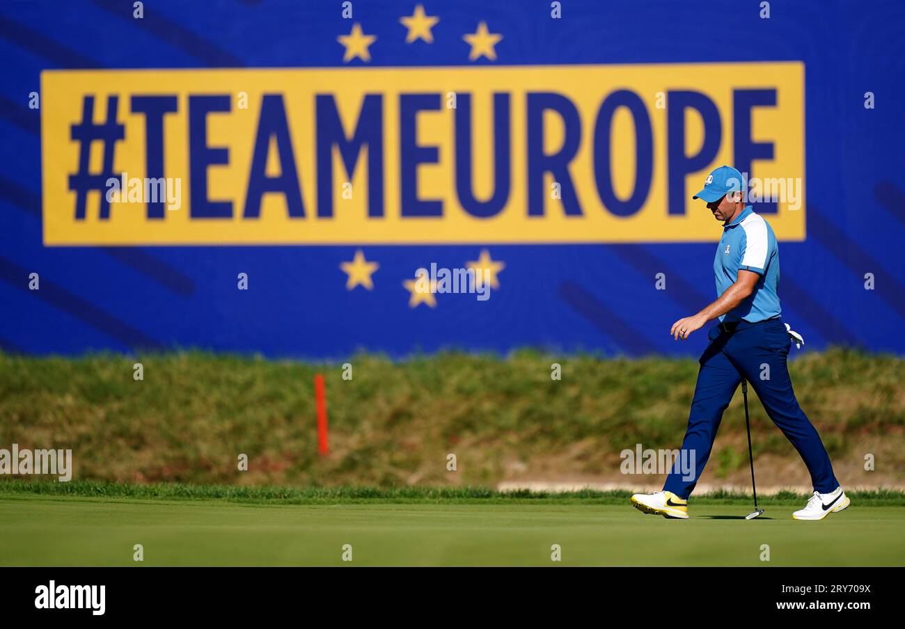 Durante i fourballs il primo giorno della 44a Ryder Cup presso il Marco Simone Golf and Country Club di Roma. Data immagine: Venerdì 29 settembre 2023. Foto Stock