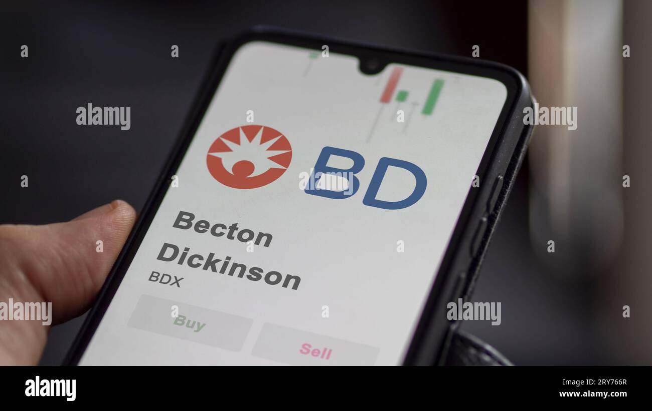 Un investitore che analizza il prezzo delle azioni Becton Dickinson, un azionista che cerca una borsa. Foto Stock
