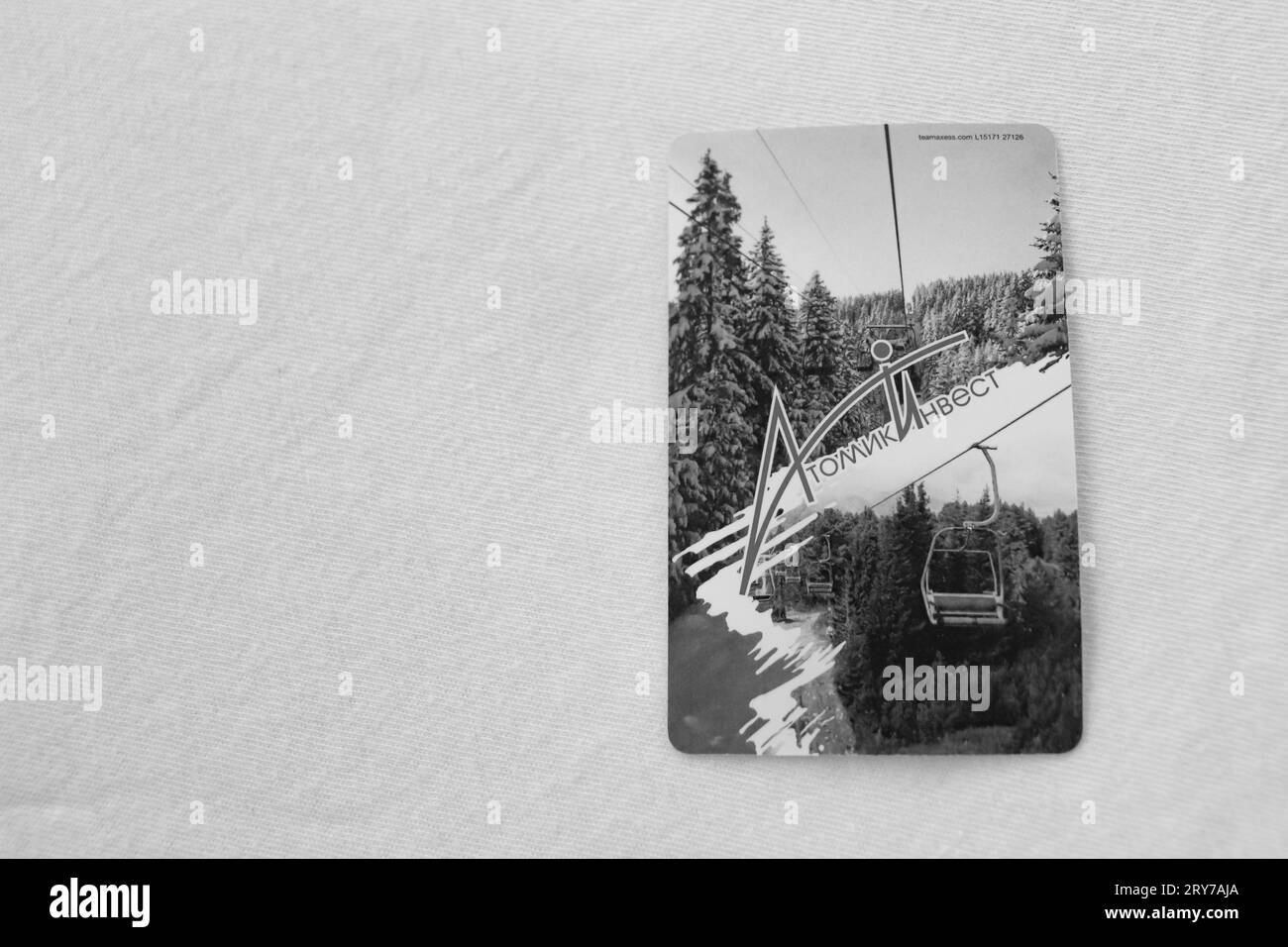 Biglietto d'ingresso per lo skilift su sfondo bianco e nero dei sette laghi di Rila, famosa attrazione escursionistica per i laghi glaciali Foto Stock