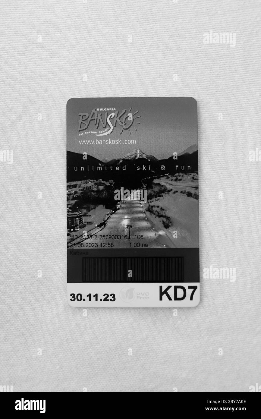 Bianco e nero, Bansko Ski, biglietto d'ingresso per la funivia su sfondo bianco Foto Stock
