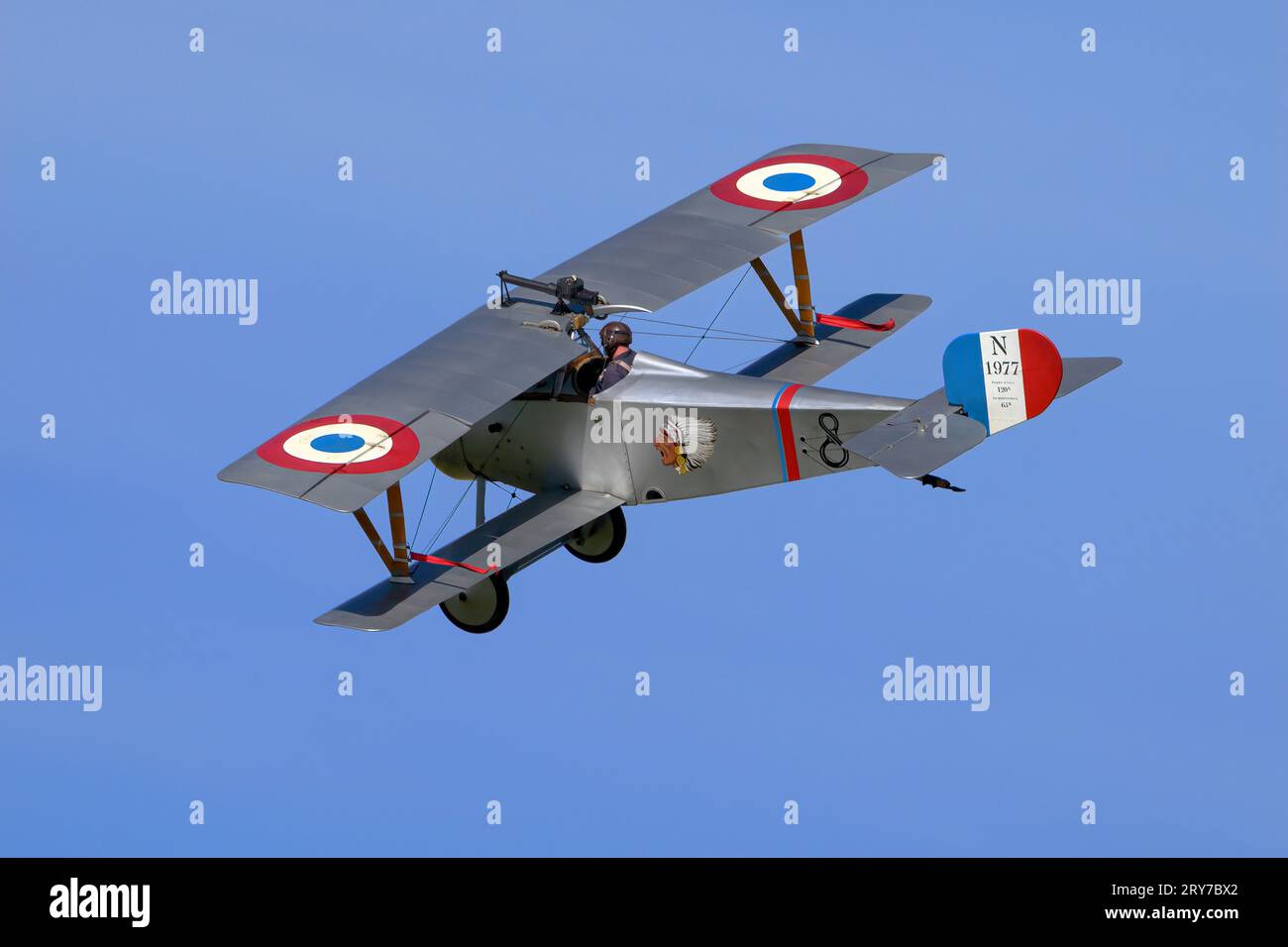 Una classica replica del caccia Nieuport 17 della prima Guerra Mondiale. Nei colori dello squadrone la Fayette delle forze aeree francesi Foto Stock