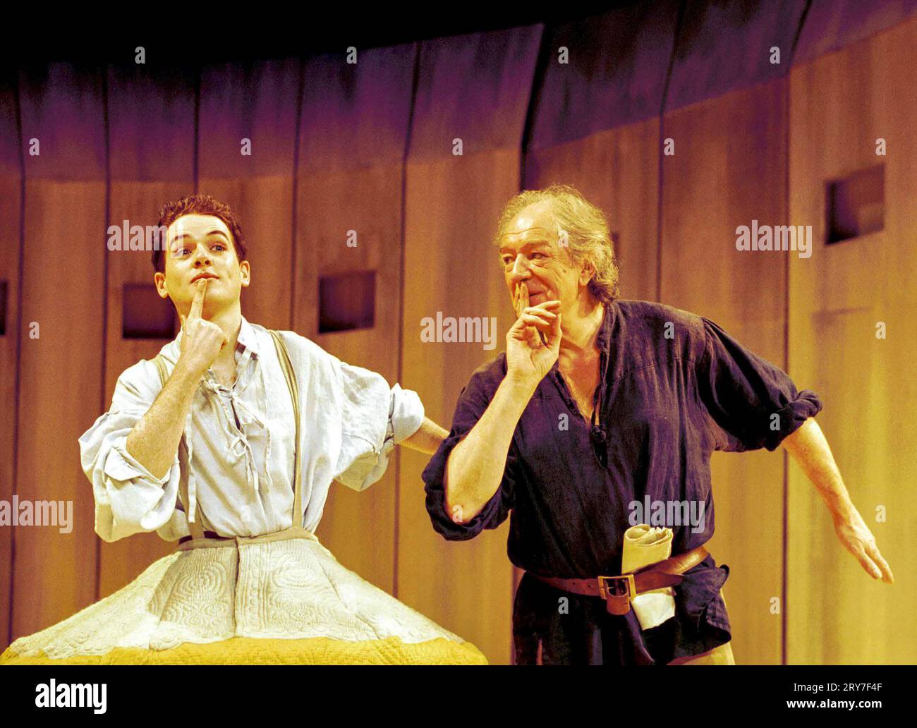l-r: Michael legge (Stephen Hammerton), Michael Gambon (John Shank) in CRESSIDA di Nicholas Wright all'Almeida all'Albery, Albery Theatre, Londra WC2 04/04/2000 design: Bob Crowley illuminazione: Paul Pyant regista: Nicholas Hytner Foto Stock