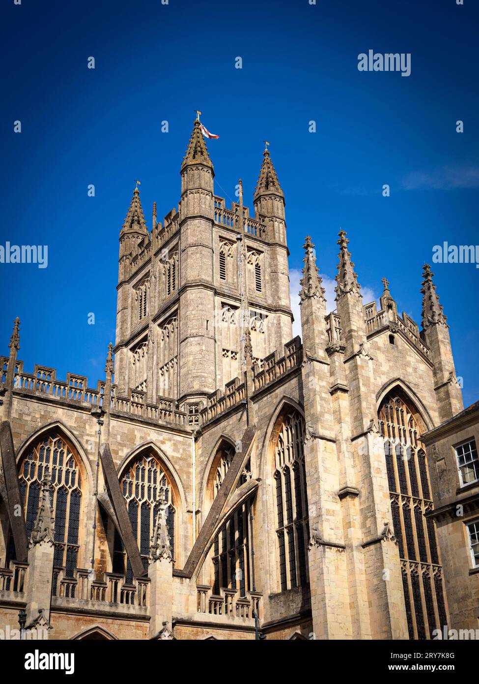 Badia di Bath, gotico inglese, con, Buttress volante, Bath, Somerset, Inghilterra, Regno Unito, Regno Unito. Foto Stock