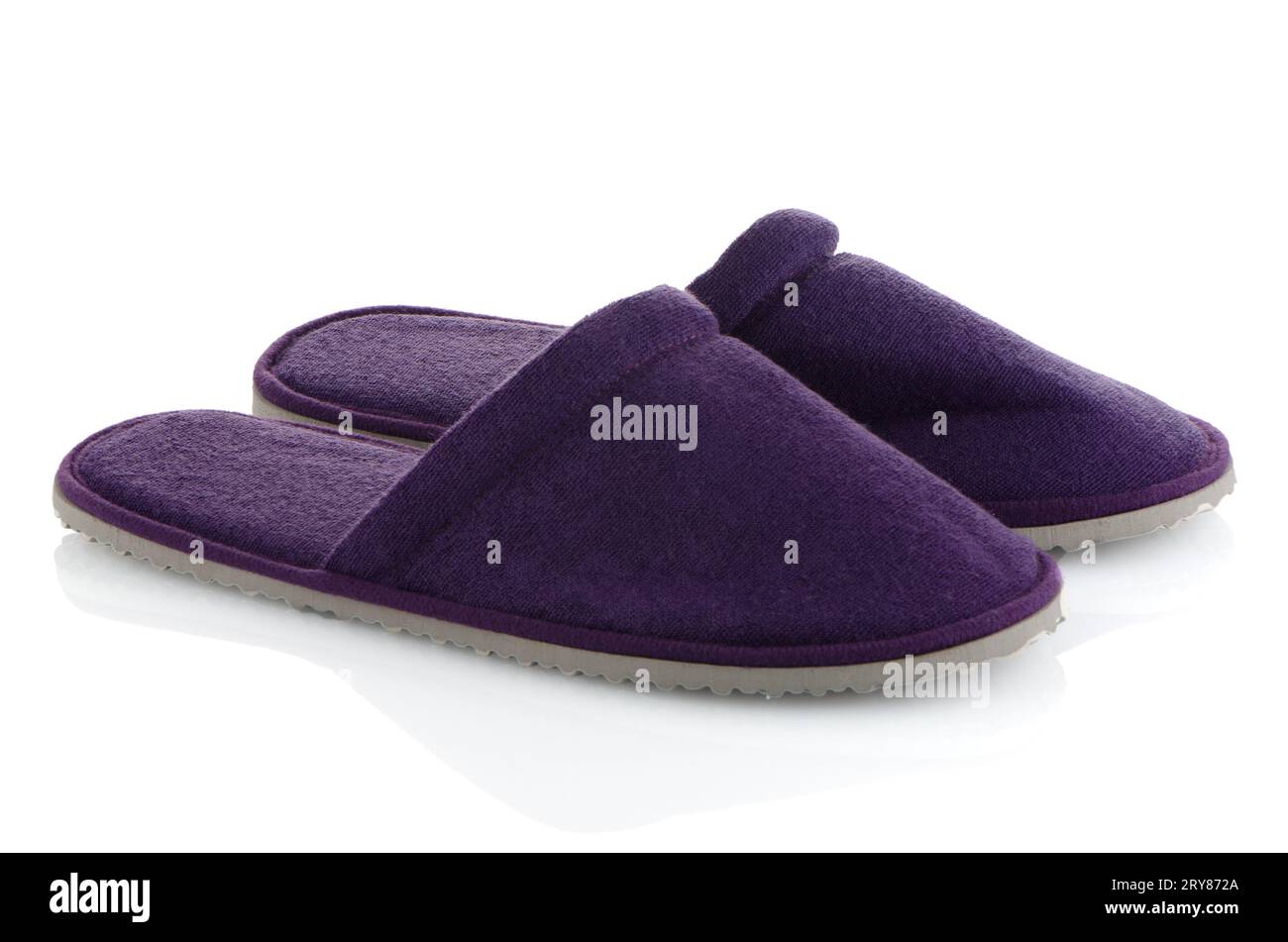 Un paio di pantofole viola Foto Stock