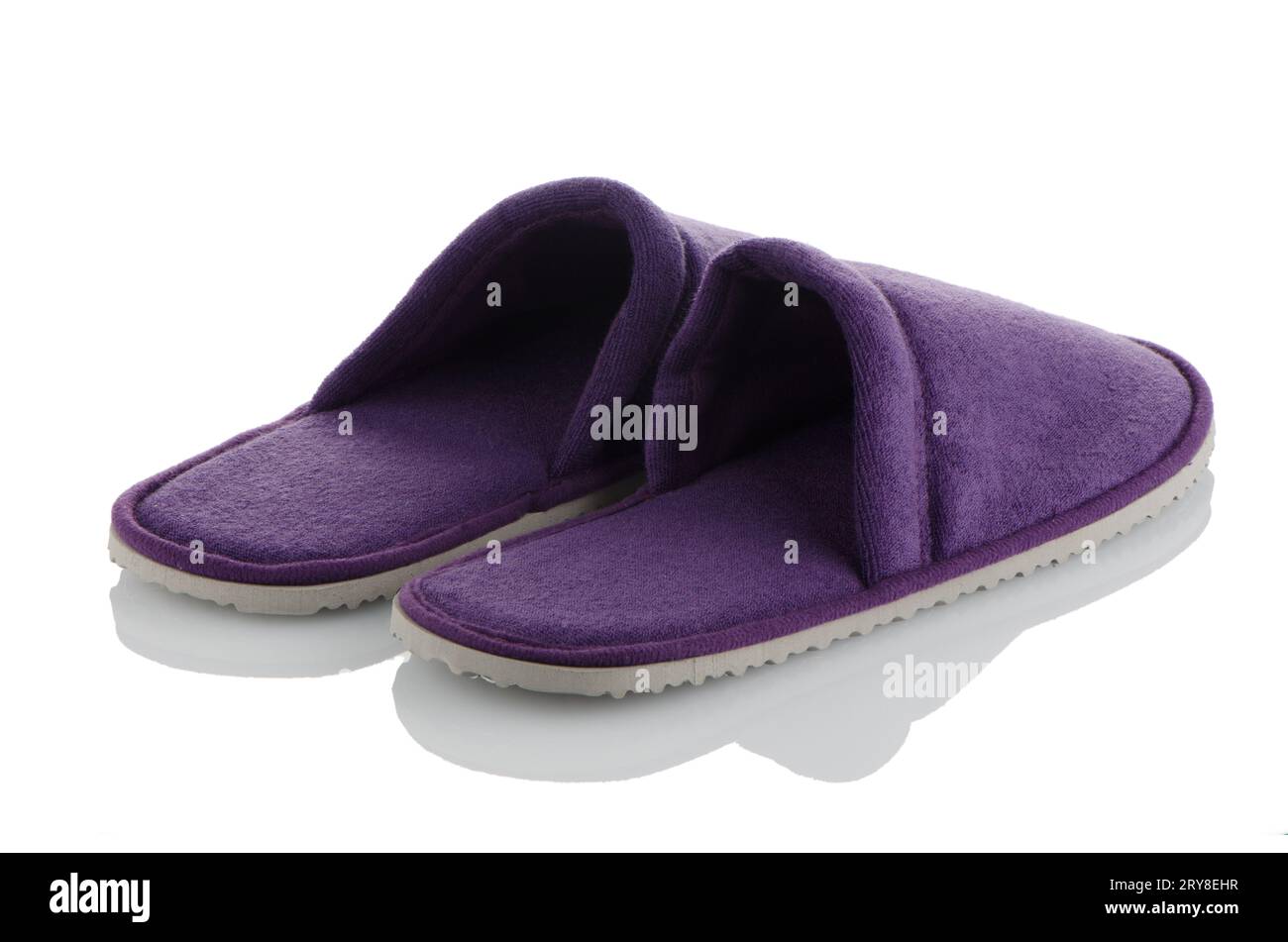 Un paio di pantofole viola Foto Stock