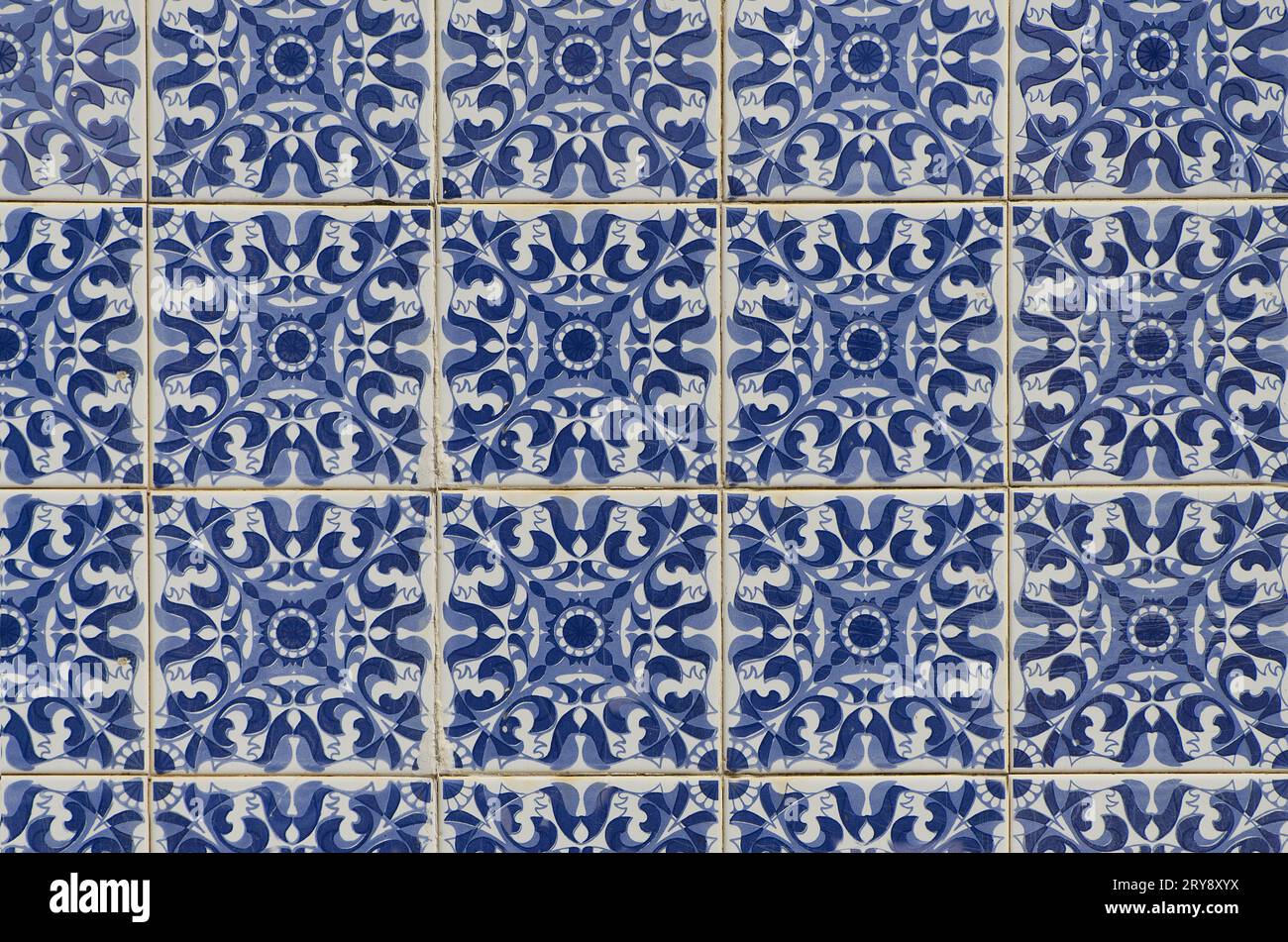 Vecchie piastrelle ornamentali tipiche Foto Stock