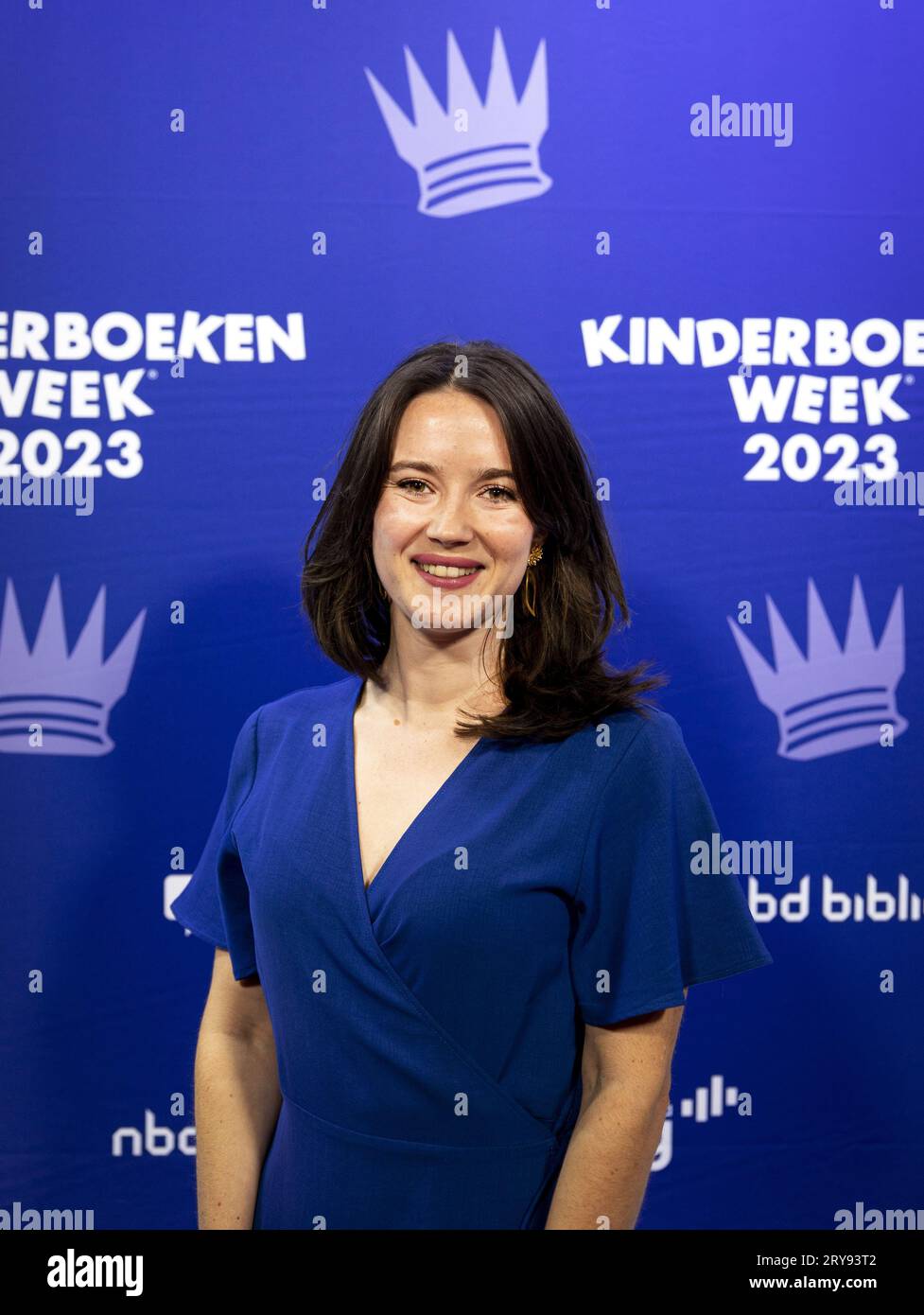 AMSTERDAM - Djenne fila sul tappeto rosso prima del ballo del libro per bambini. Durante l'evento, la matita d'oro e la matita d'oro furono premiate, tra le altre cose. ANP RAMON VAN FLYMEN paesi bassi Out - belgio Out Foto Stock